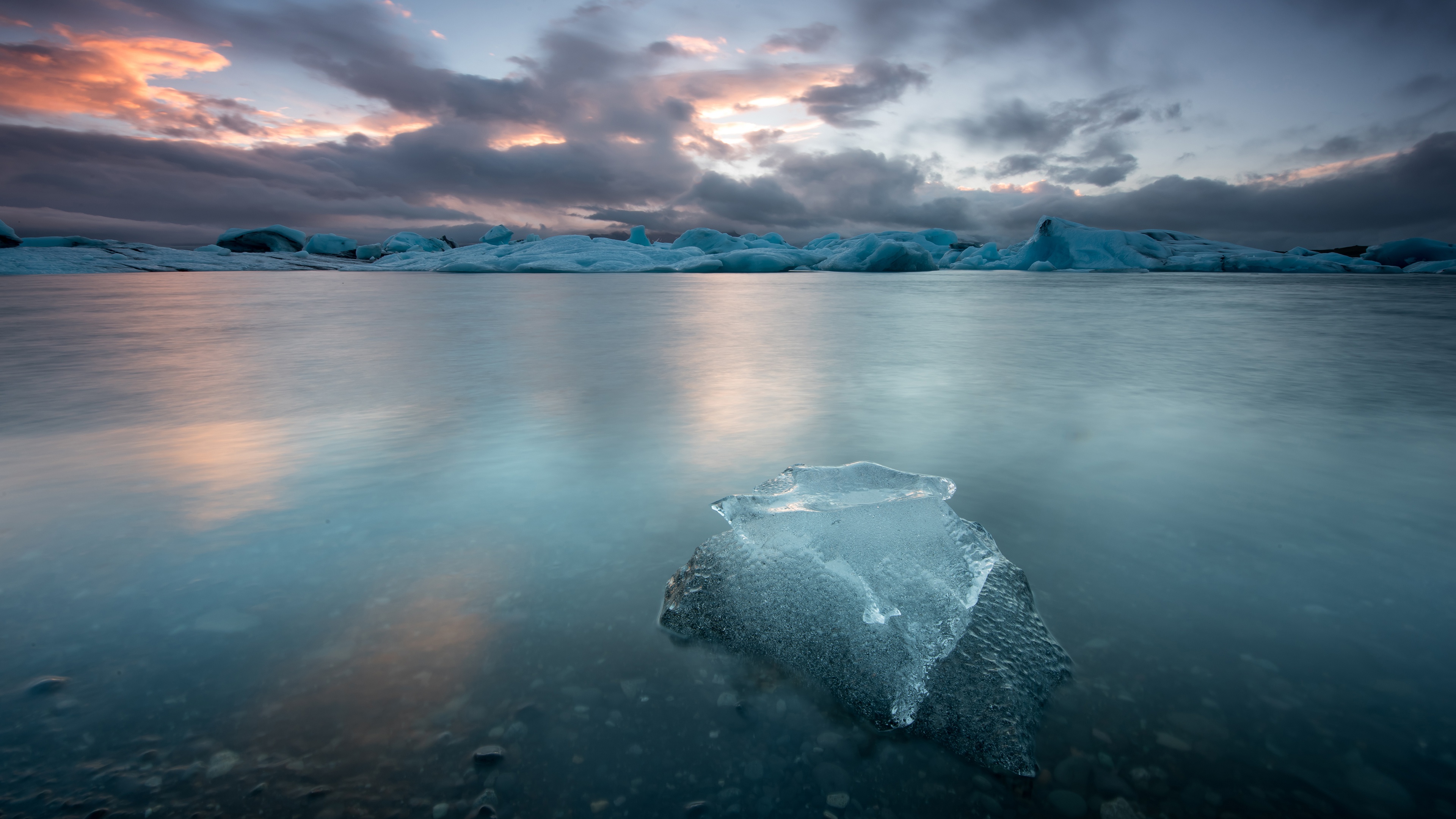 Water and ice. Озеро Байкал лед. Байкал зимой. Озеро Байкал зимой. Вода со льдом.