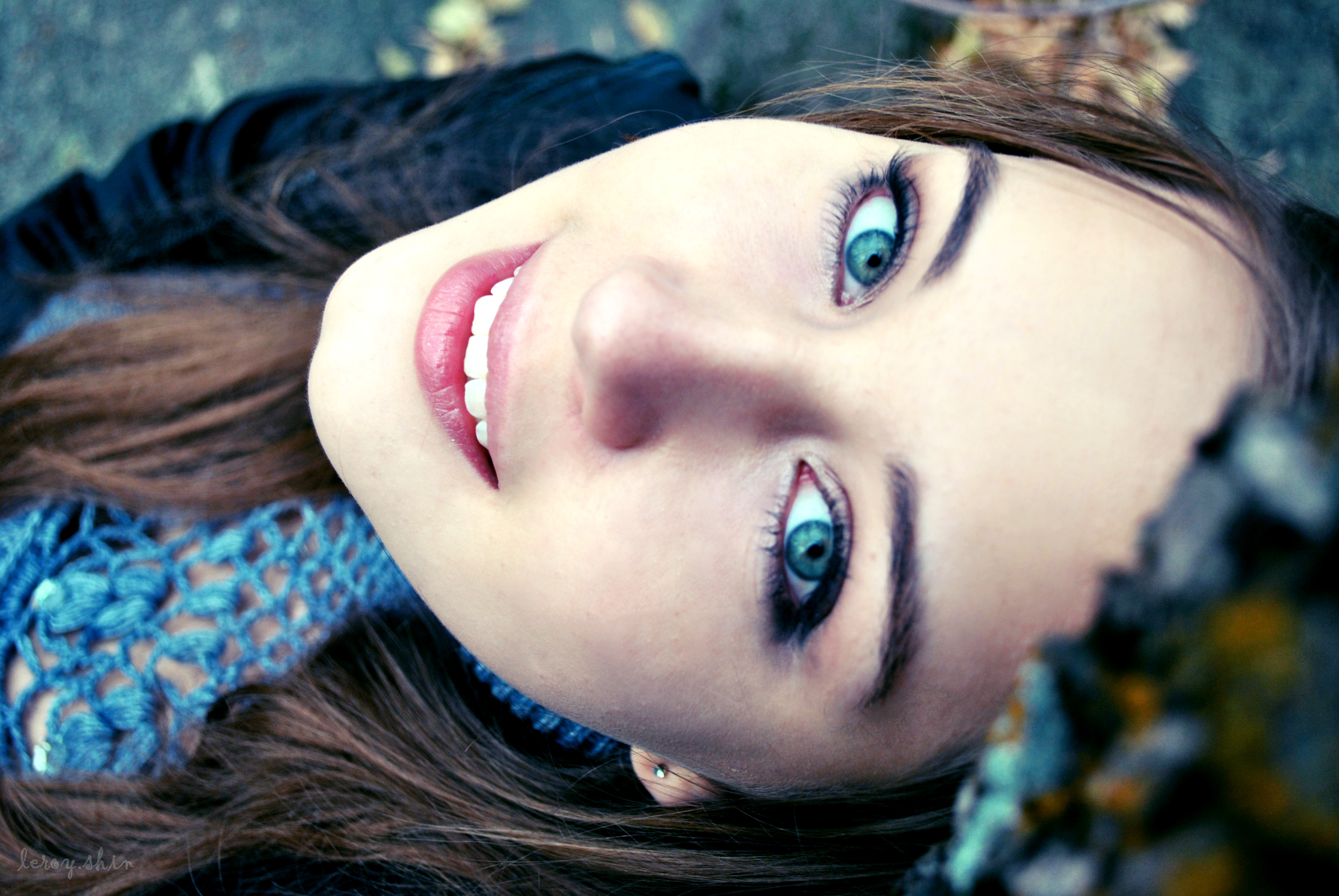 Shes got blue eyes. Алиса Абдулова. Девушка с синими глазами. Девушка с бирюзовыми глазами. Голубоглазые девушки.