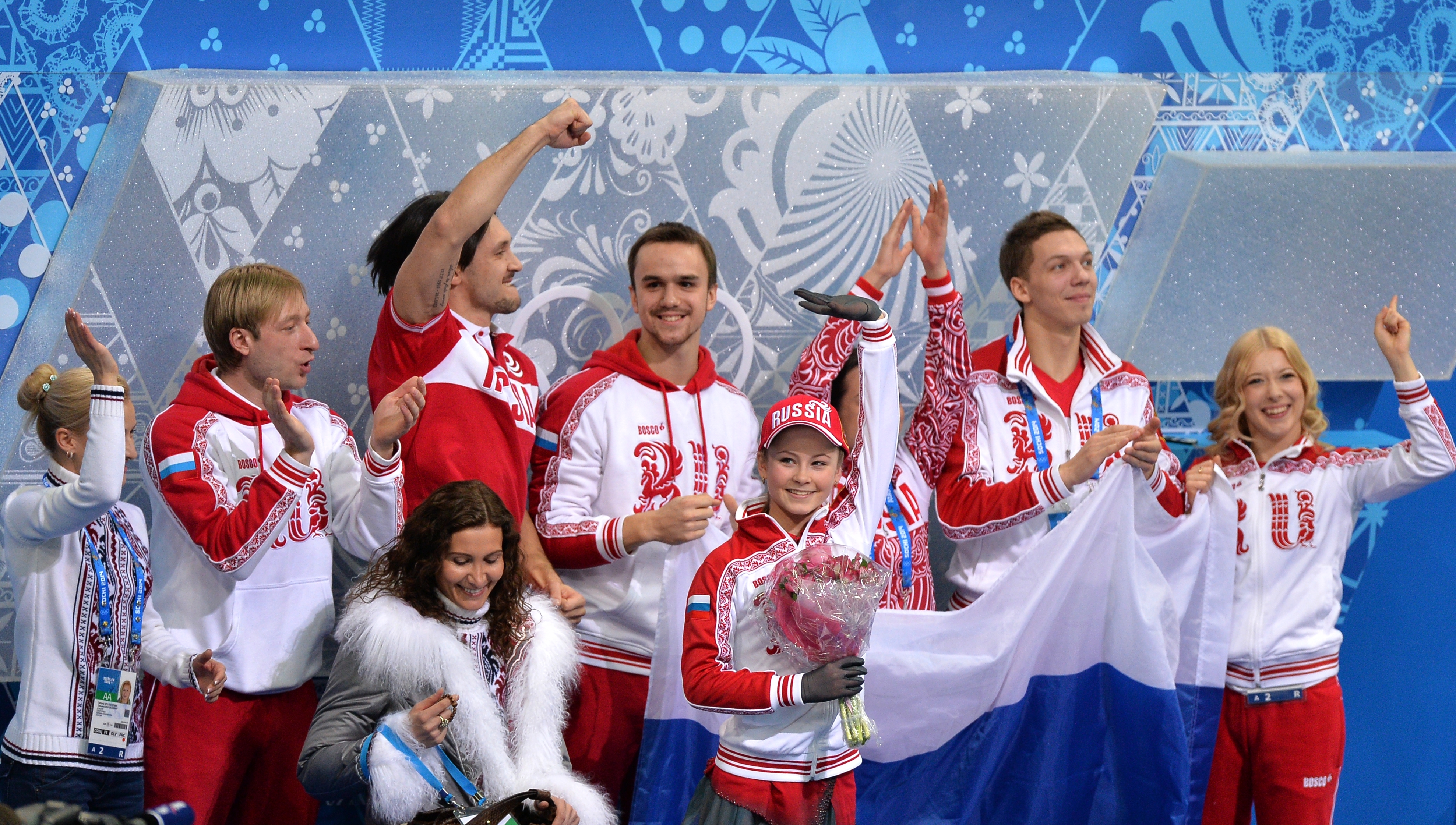 Выигравший спортсмен команда. Сборная команда по фигурному катанию 2014 Сочи. Тутберидзе и Плющенко Сочи 2014.