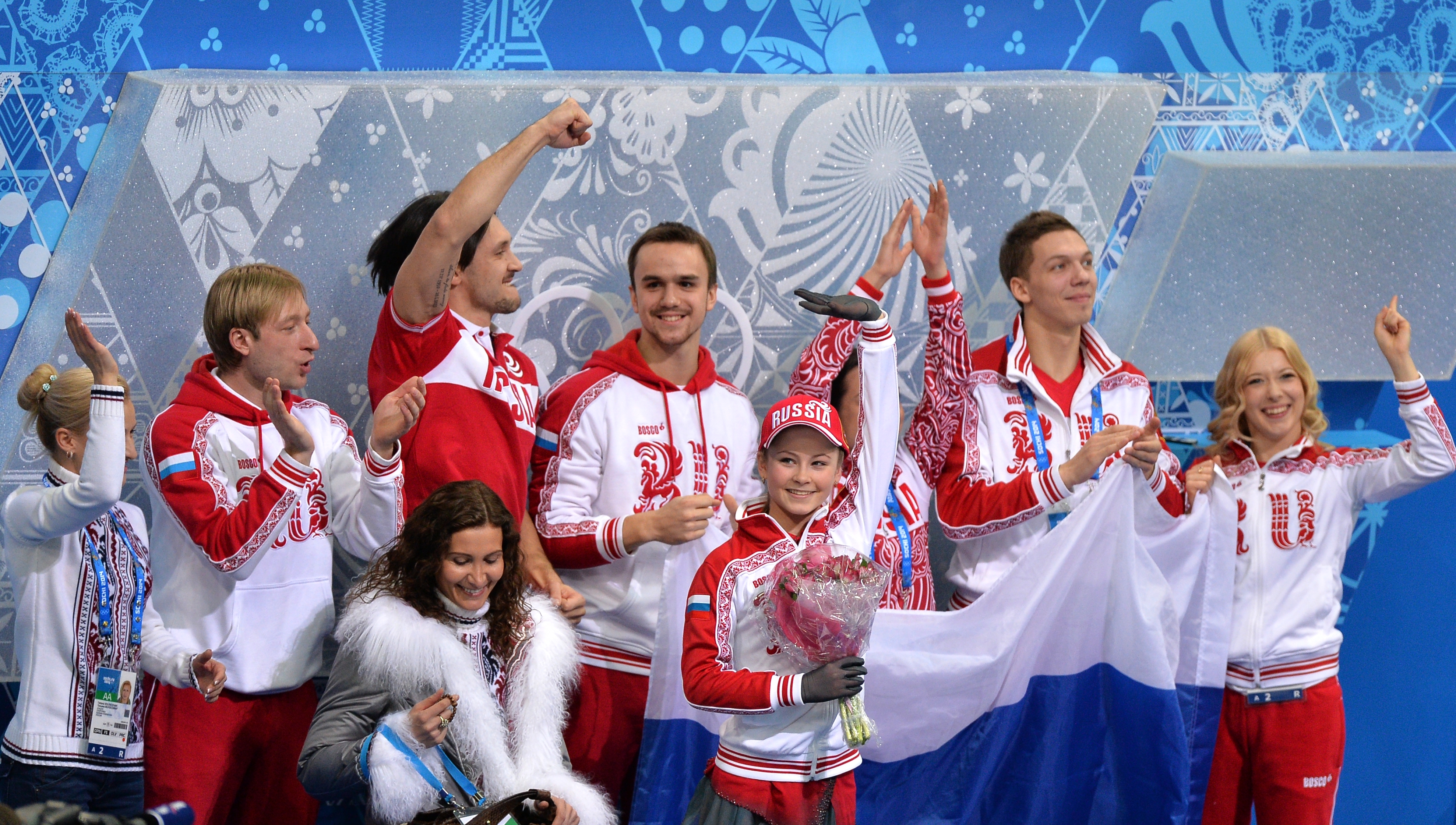 Сборные команды олимпиады. Плющенко Тутберидзе Сочи 2014. Сочи 2014 фигурное катание сборная России. Фигуристы Сочи 2014 команда России.