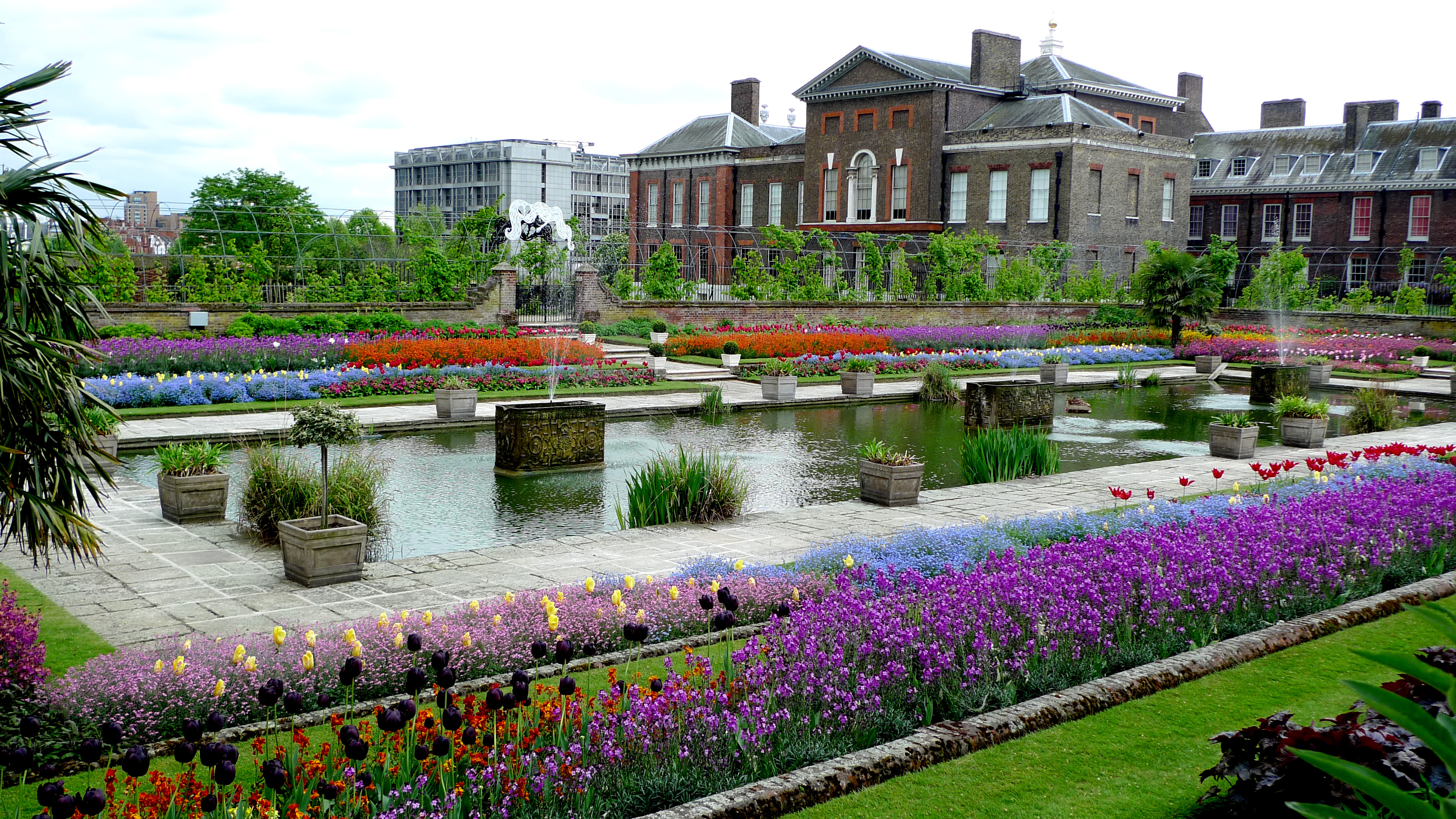 Сад общ. Парк Кенсингтон Гарденс. Кенсингтонские сады (Kensington Gardens). Садах Кенсингтонского дворца. Великобритания Кенсингтонский дворец.