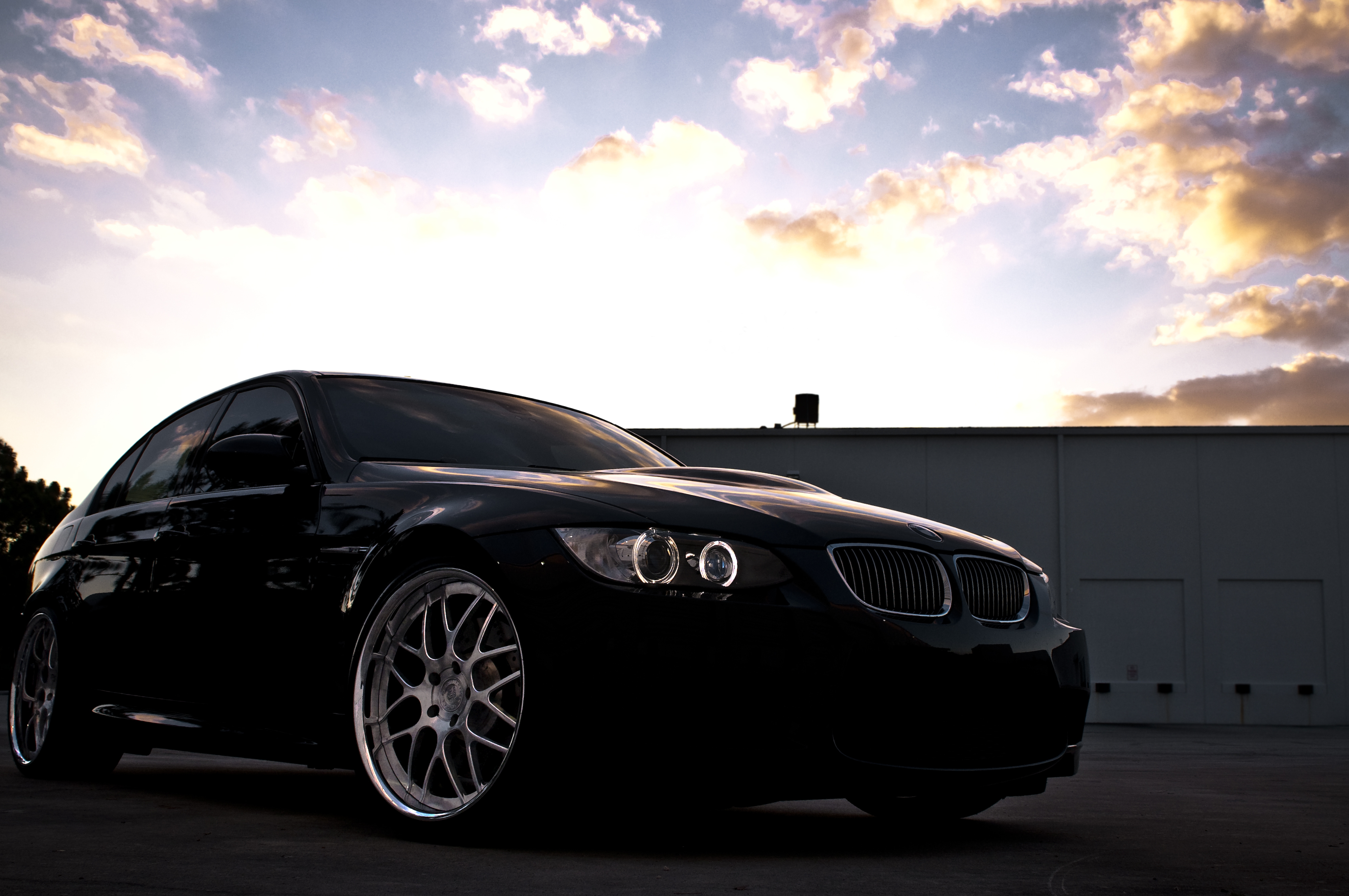 Бмв фон. BMW m3 e90 sedan Black. BMW m3 черный 1080x1920. БМВ АМГ черная. BMW e90 1920 1080.