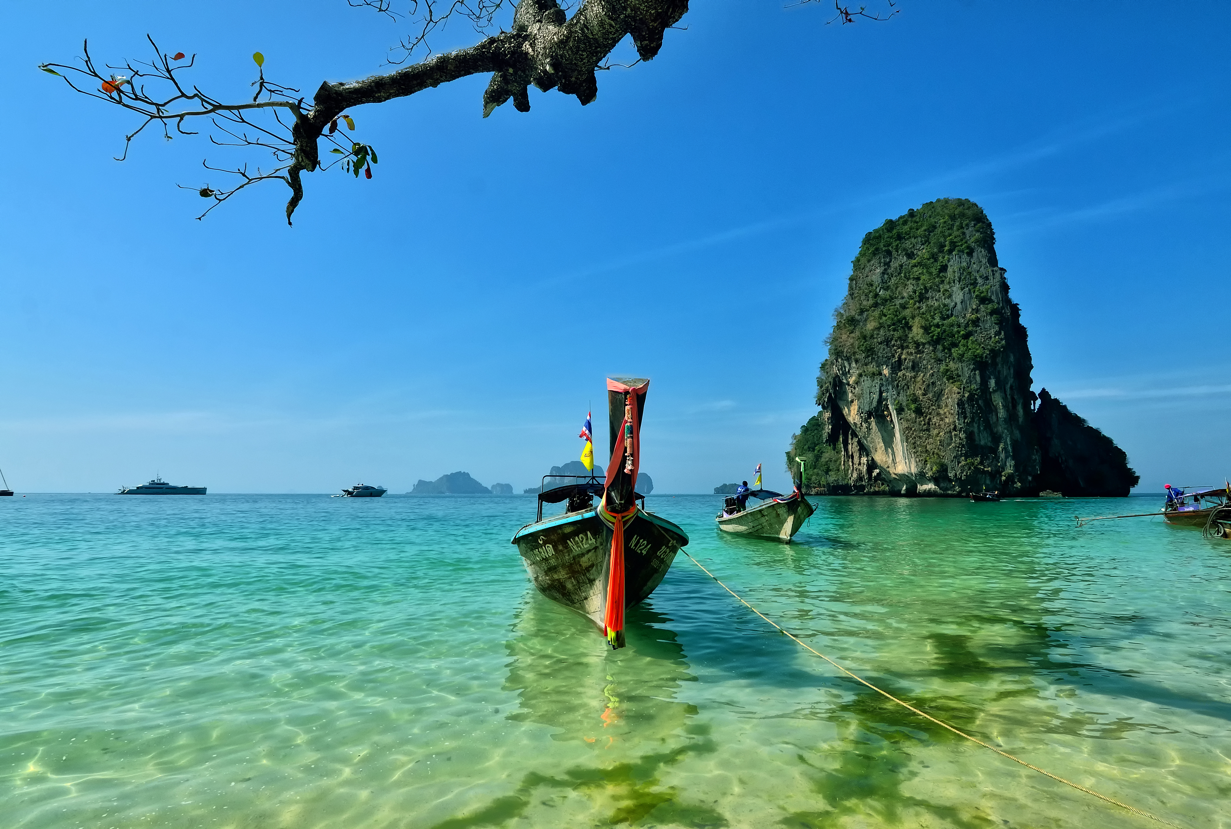 Boat island. Рейли-Бич Таиланд. Рейли Тайланд остров. Пляж Рейли Бич Таиланд. Океан в Тайланде Паттайя.
