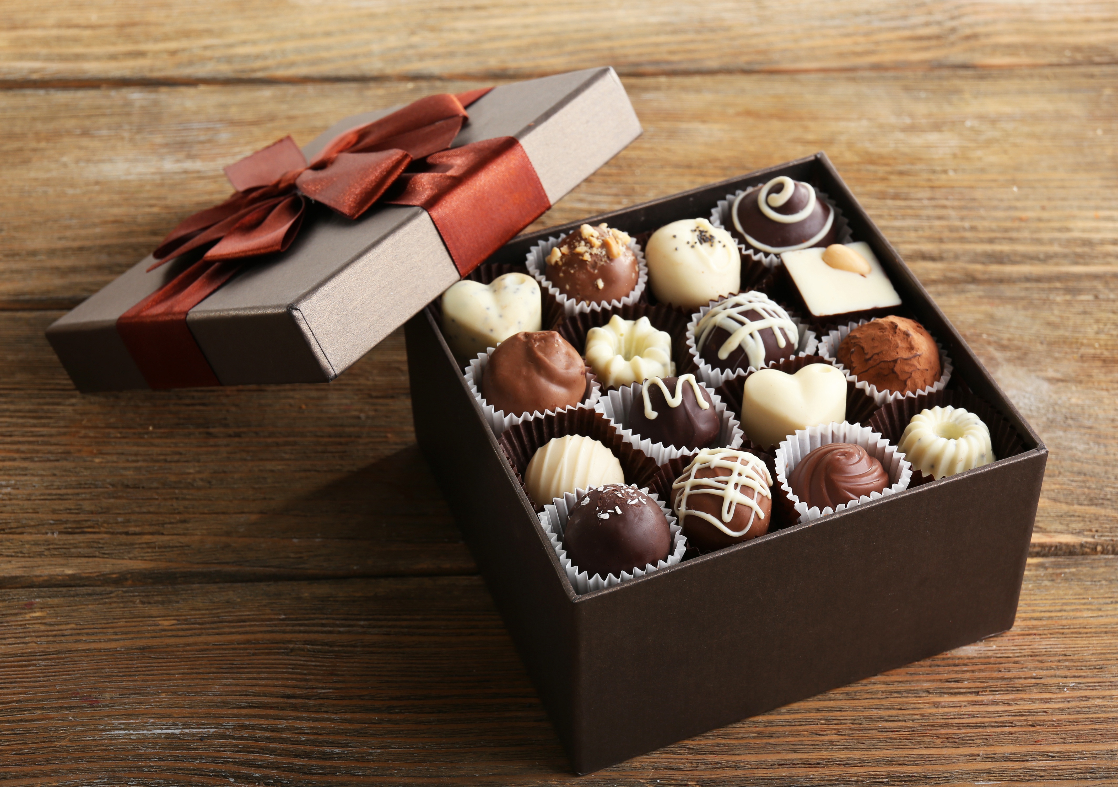 Сладости на е. Шоколадные конфеты. Сладости в коробке. Красивые конфеты. Красивые конфеты в коробках.