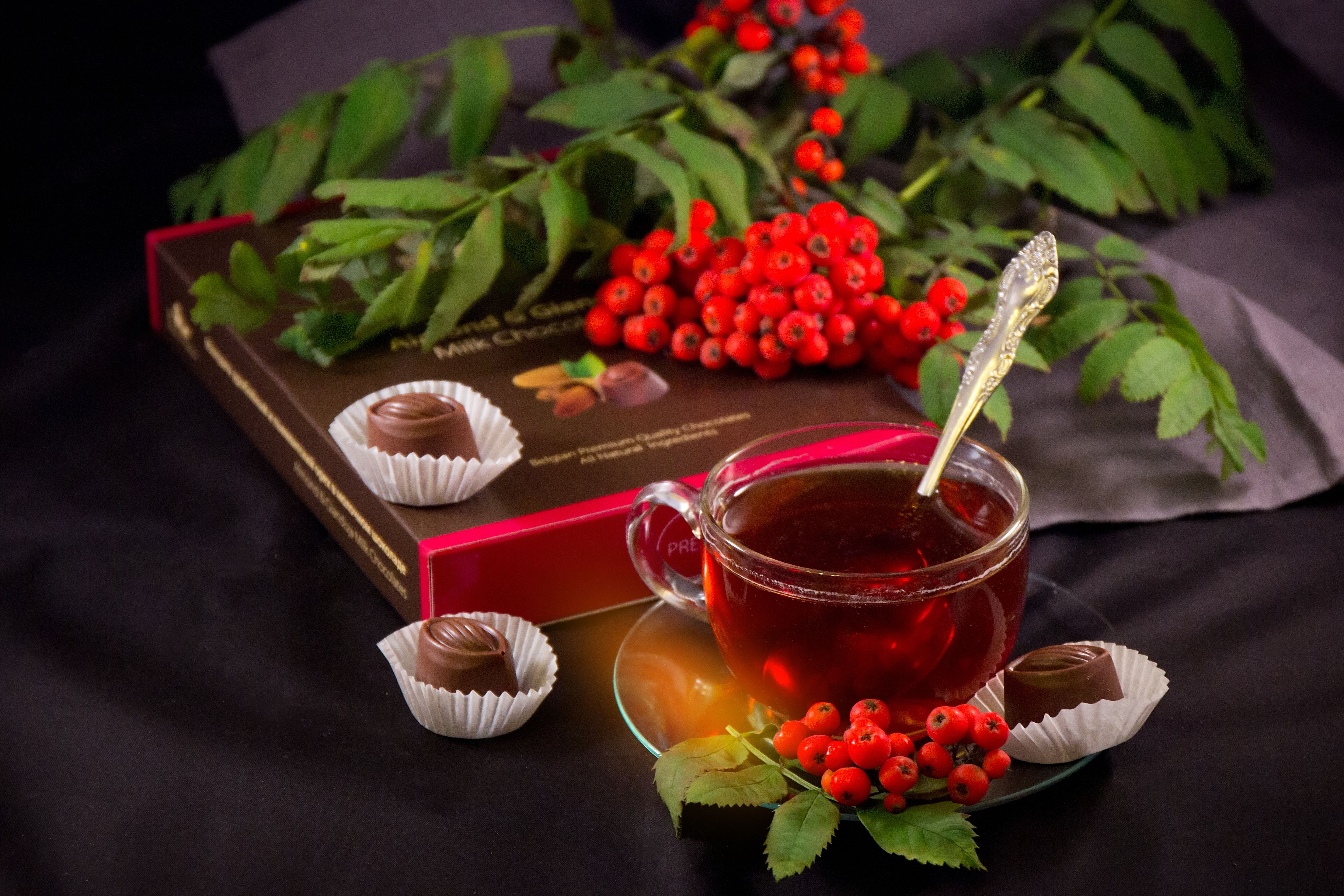 Вкусный чай песня. Рябиновый чай. Чай с рябиной. Осеннее чаепитие. Чай из рябины красной.