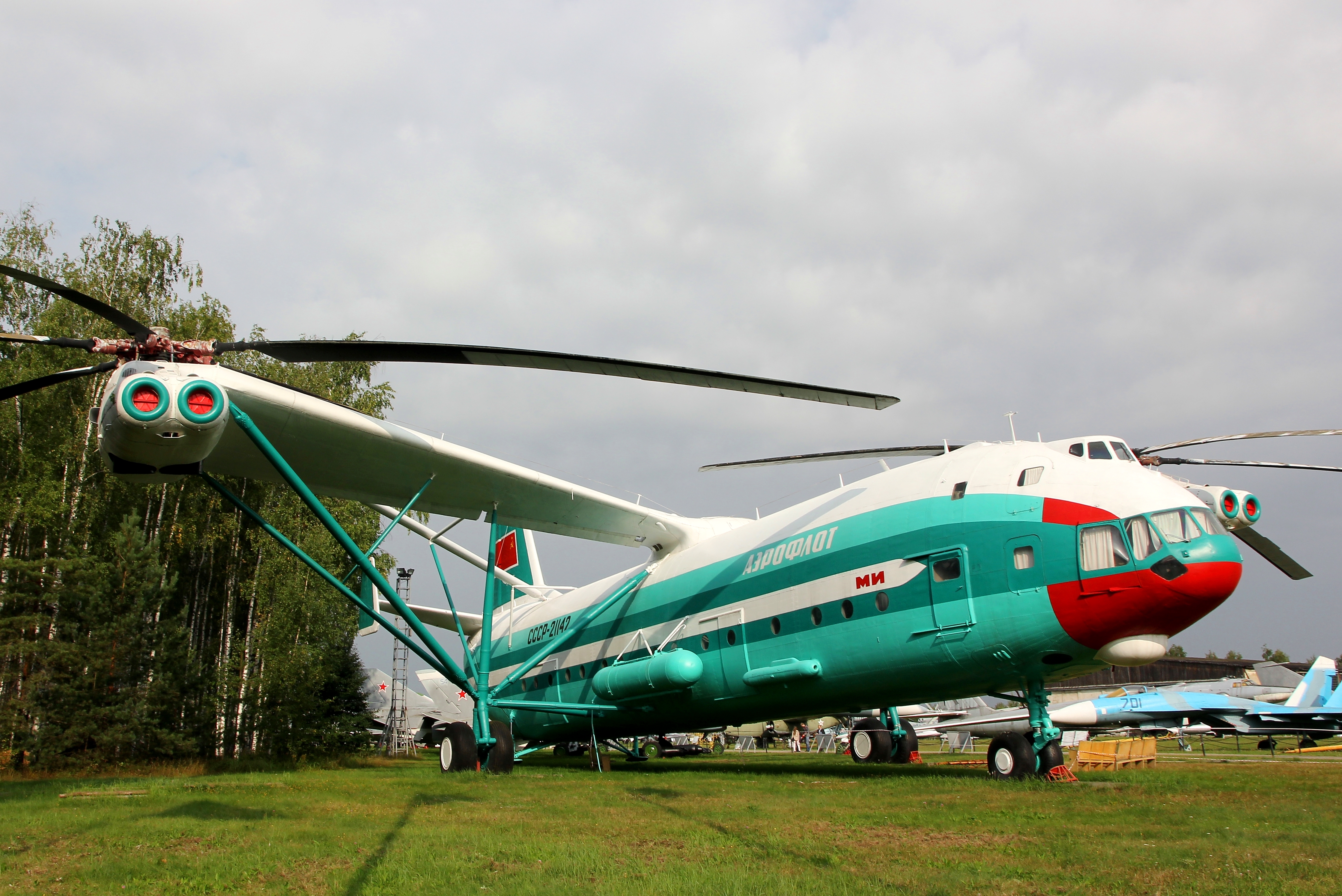 Миль стоит. Ми-12 вертолёт. Самый большой вертолет в мире ми 12. Грузовой вертолёт ми-12. В-12 (ми-12).