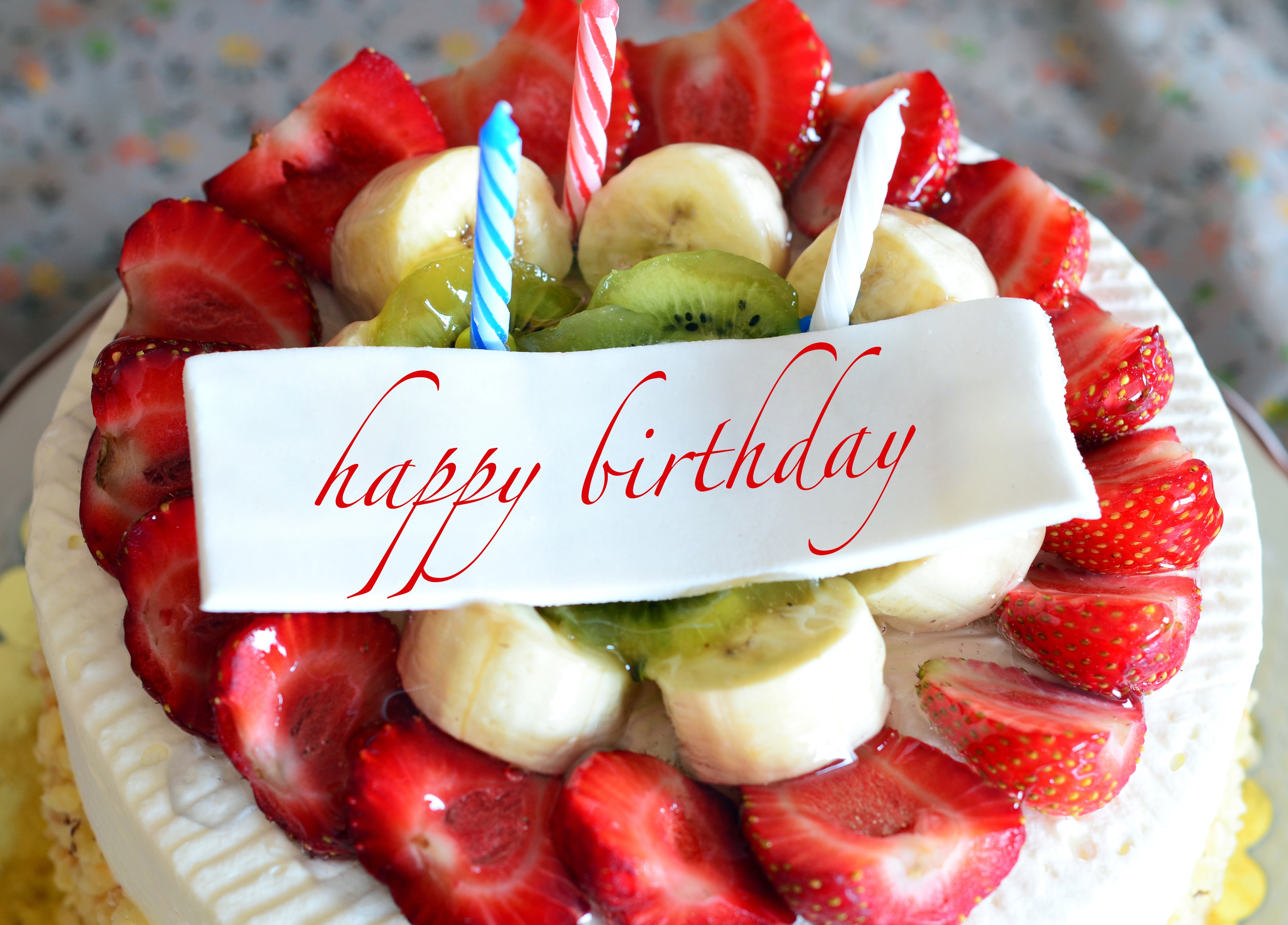 Открытка торт с днем рождения женщине. Торт с днем рождения!. Торт с днём рождения картинки. Открытка с днём рождения тортик. Открытки с днем рождения с фруктами.