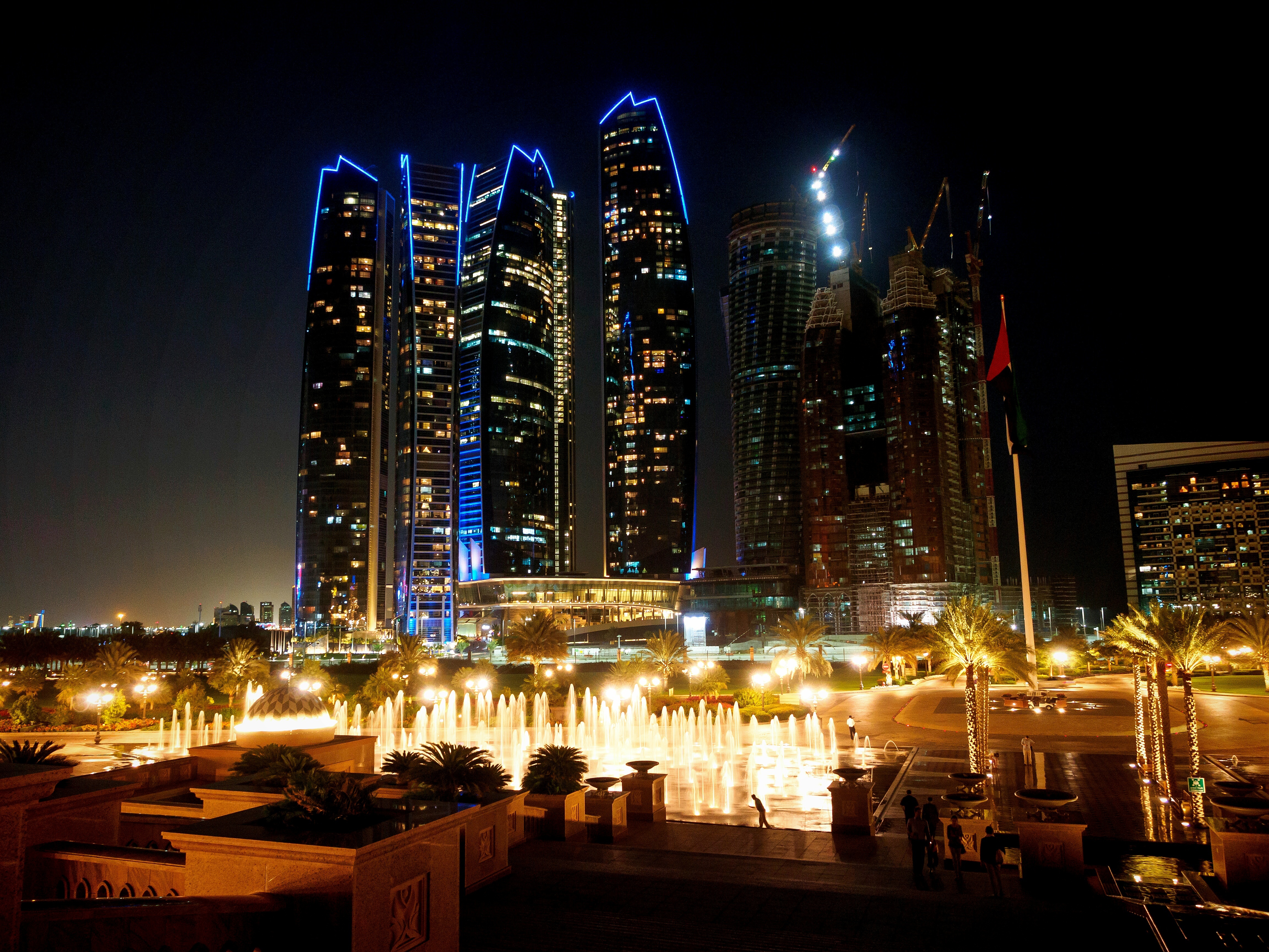 Uae cities. Абу Даби Сити. Столица ОАЭ Абу-Даби. Абу Даби Дубай город. Ночной Абу Даби.