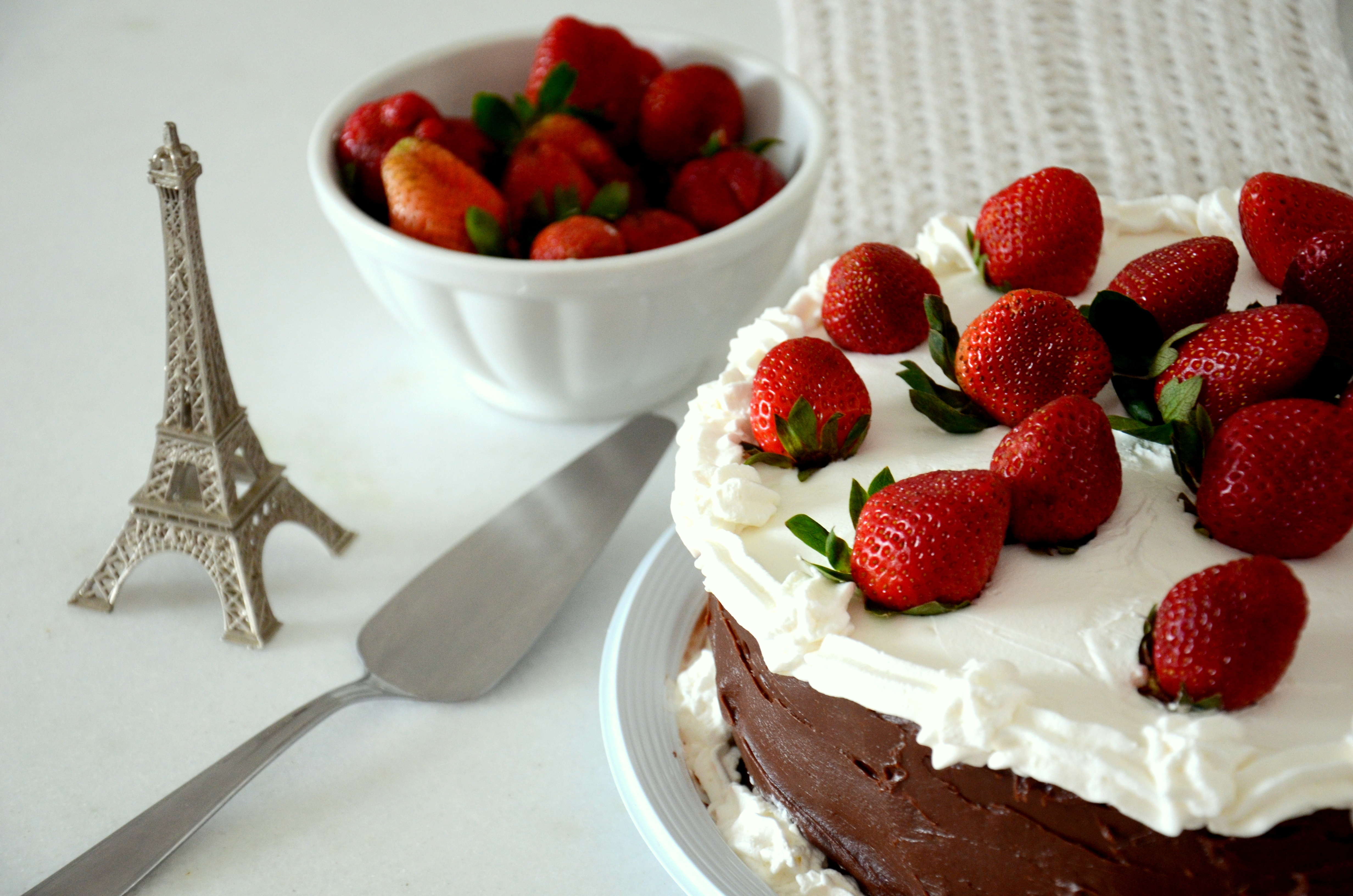 Обед торт. Красивые торты. Десерт торт. Красивые пирожные. Красивый торт с клубникой.