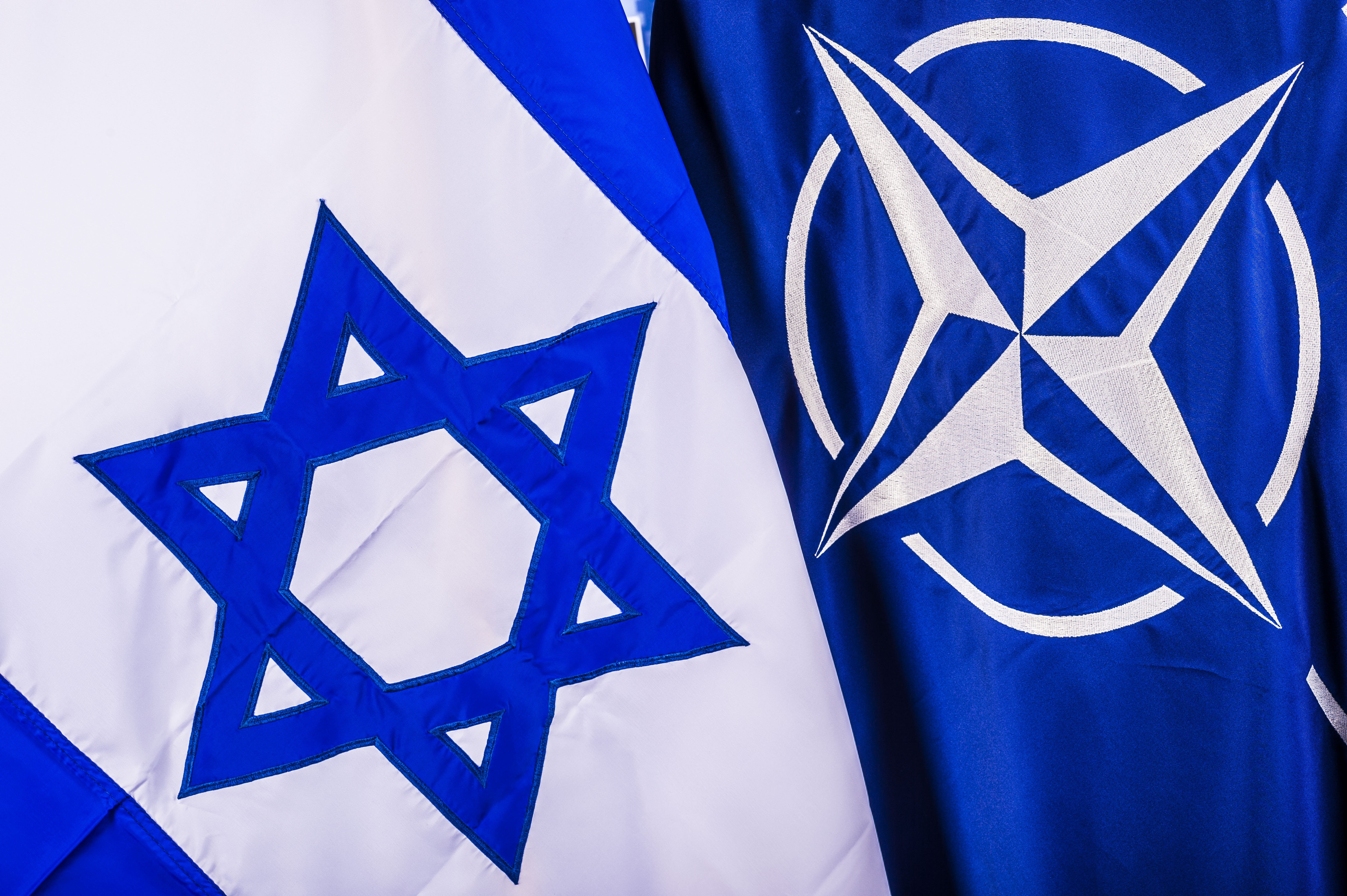 Руками нато. Флаг Израиля и НАТО. Флаг НАТО. НАТО флаг НАТО.