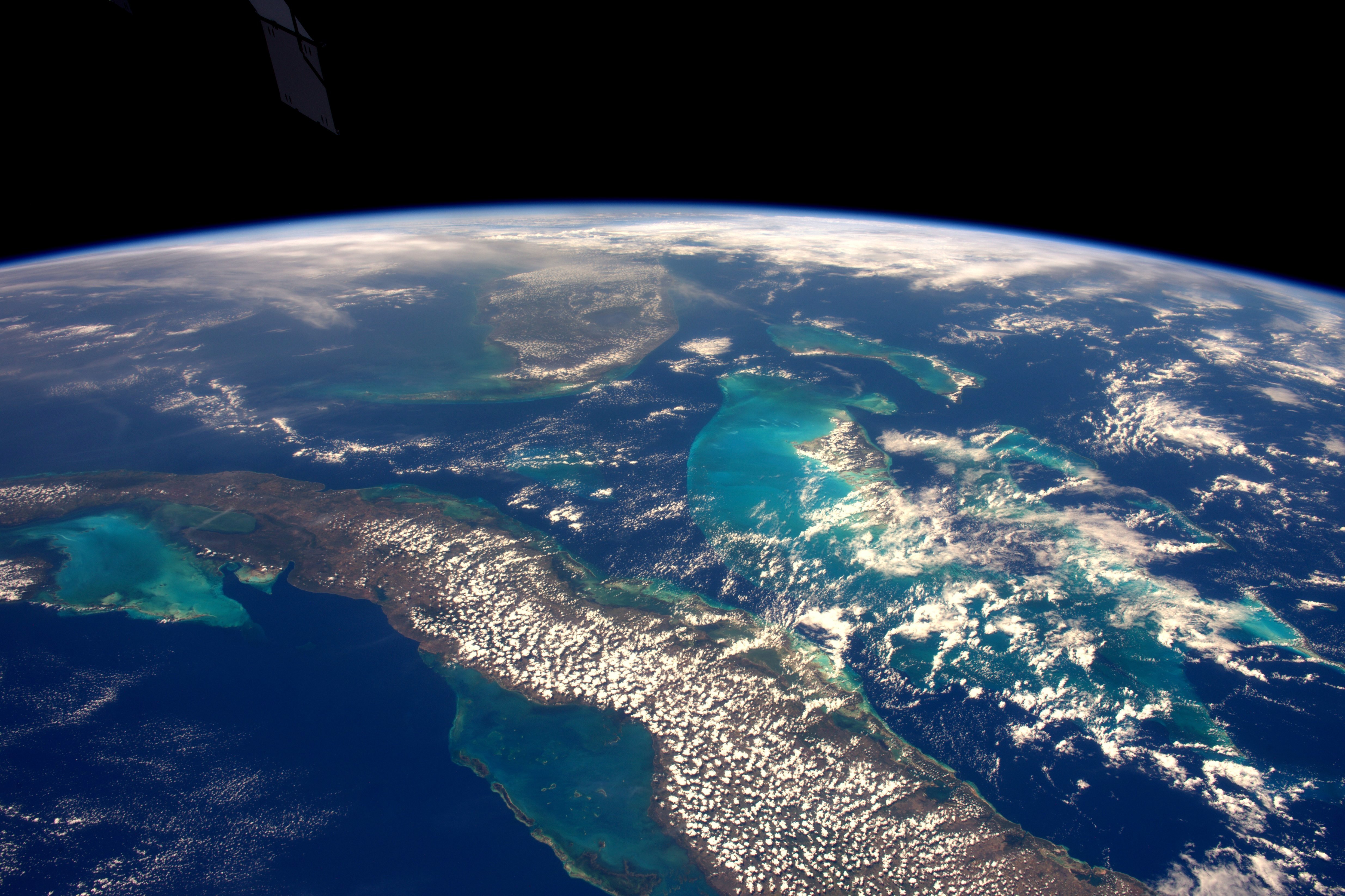 Снимки планеты земля. Большой Барьерный риф с космоса. Поверхность земли из космоса. Красивый вид из космоса. Красивый вид земли из космоса.