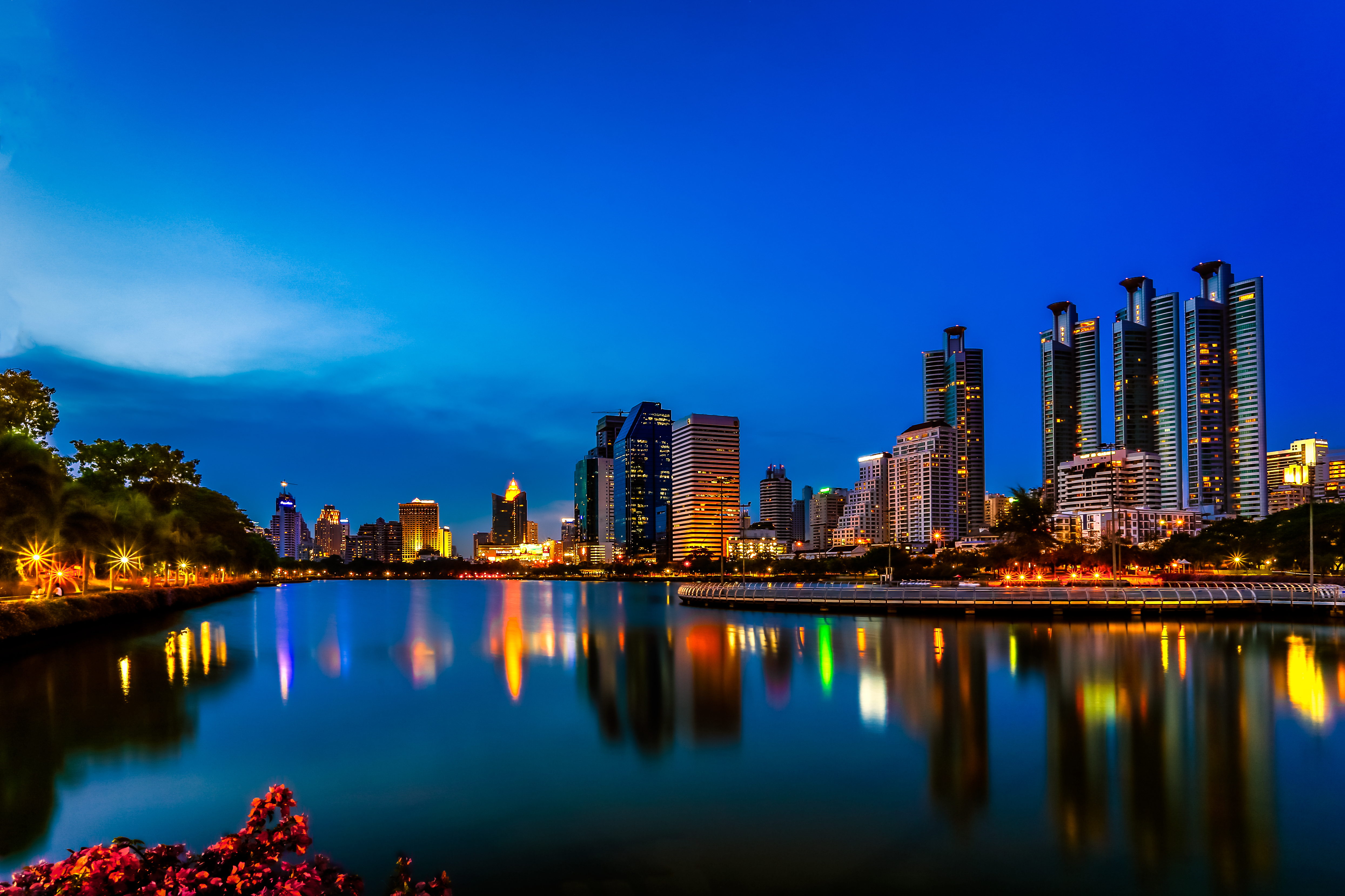 Красивый бангкок. Таиланд город Бангкок. Ночной Бангкок. Город Бангкок Таиланд ночной. Катар Тайланд.