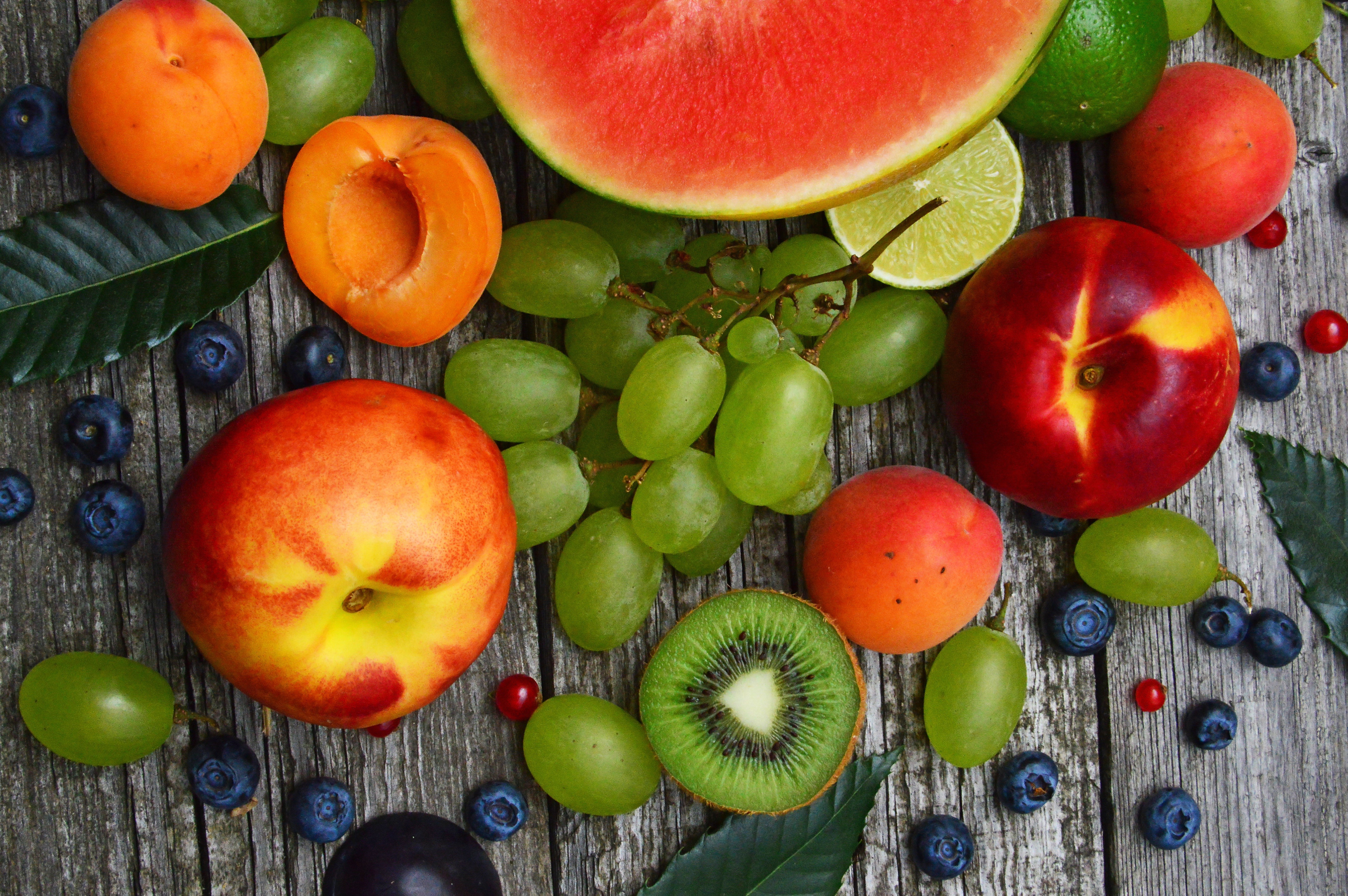 Как выглядит фруктовый. Яркие фрукты. Сочные овощи и фрукты. Сочные фрукты. Сочные фрукты картинки.