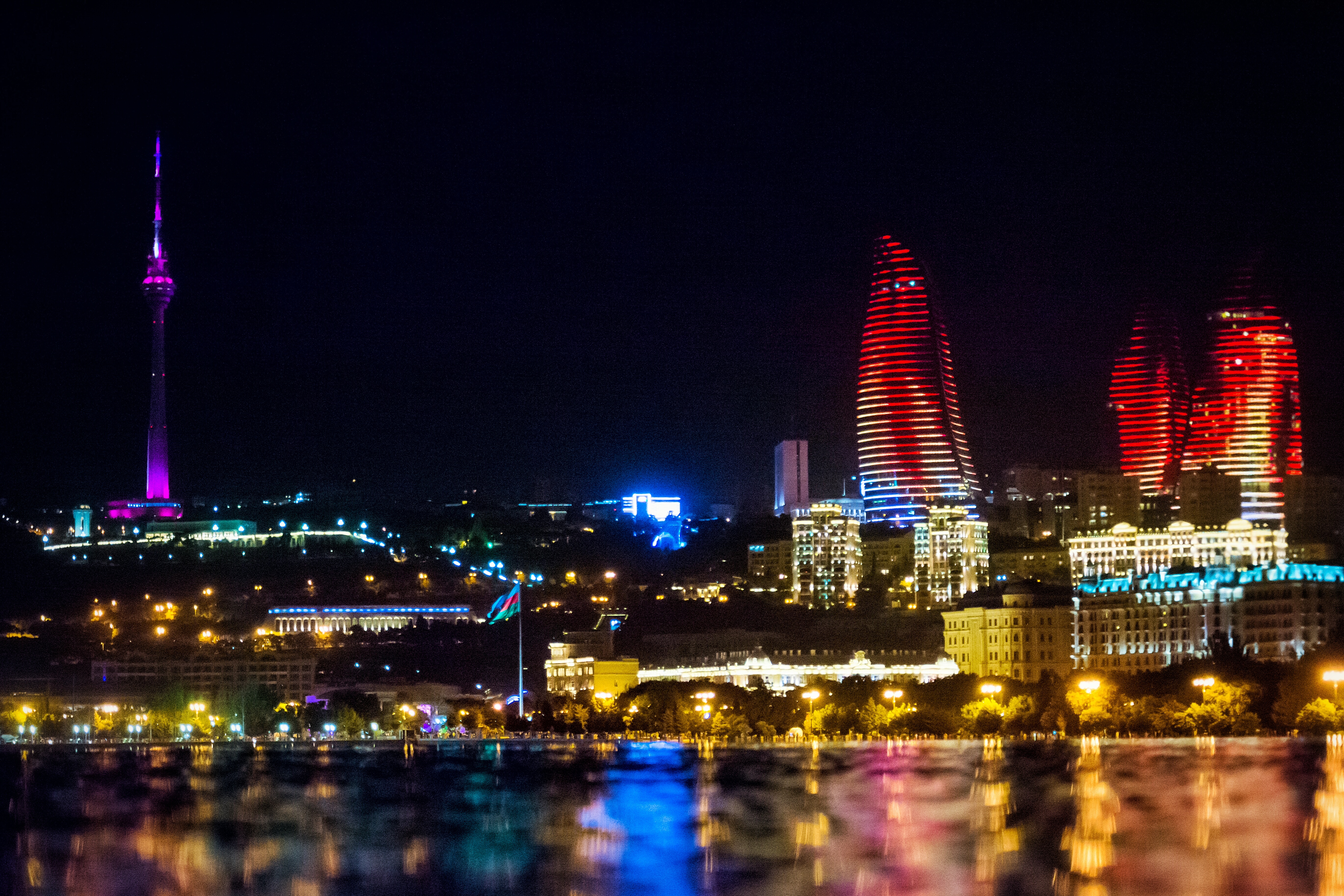Азербайджан города. Азейбарджан столица. Азербайджан ночной Баку. Ночной Баку панорама. Грузия Баку.