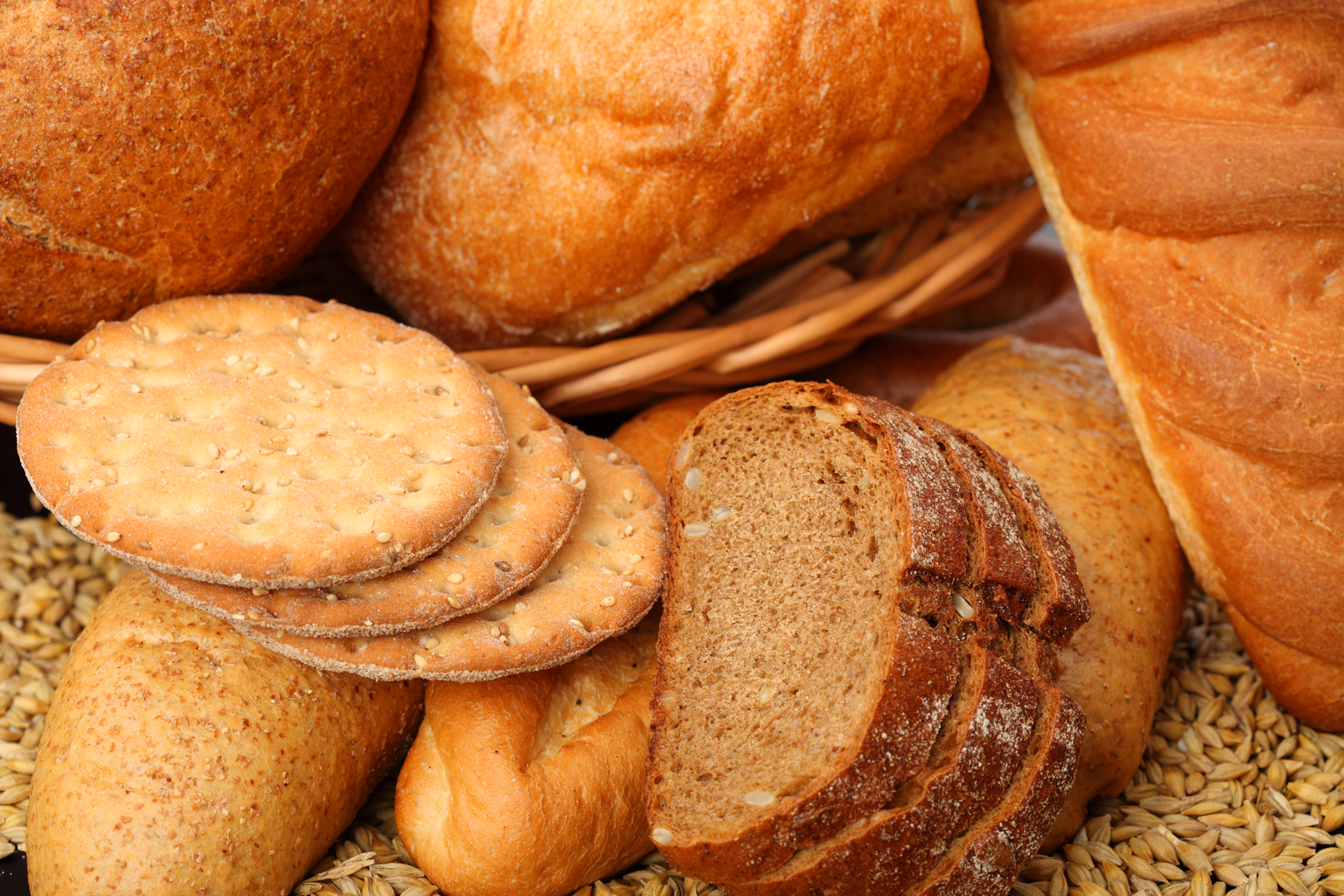 Пшеничные пирожки. Хлеб. Красивый хлеб. Выпечка хлеба. Хлебобулочные и кондитерские изделия.