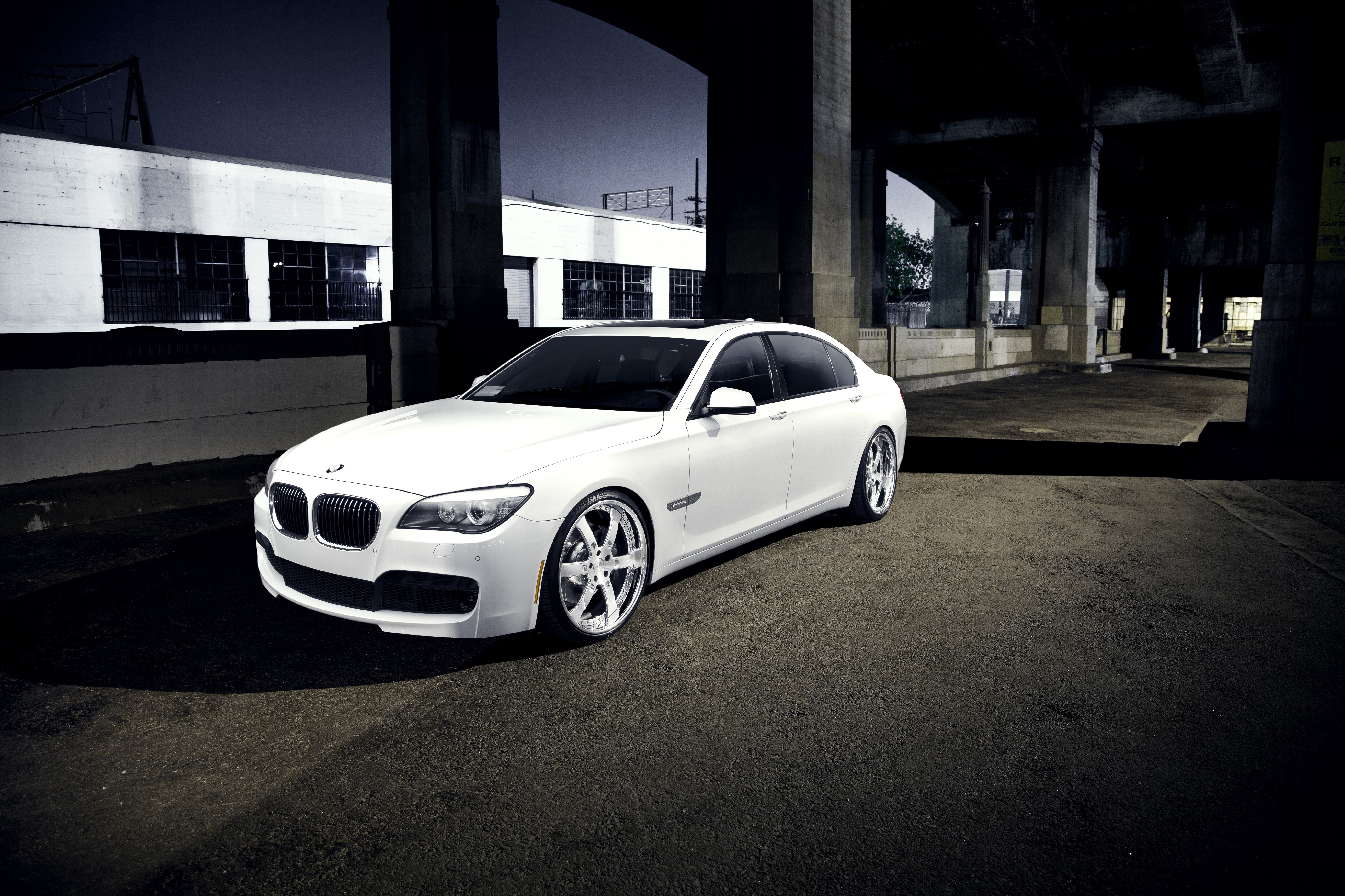 01 white. Белый 500 БМВ. БМВ 7 белая. BMW f02 белая. BMW 7 белая.