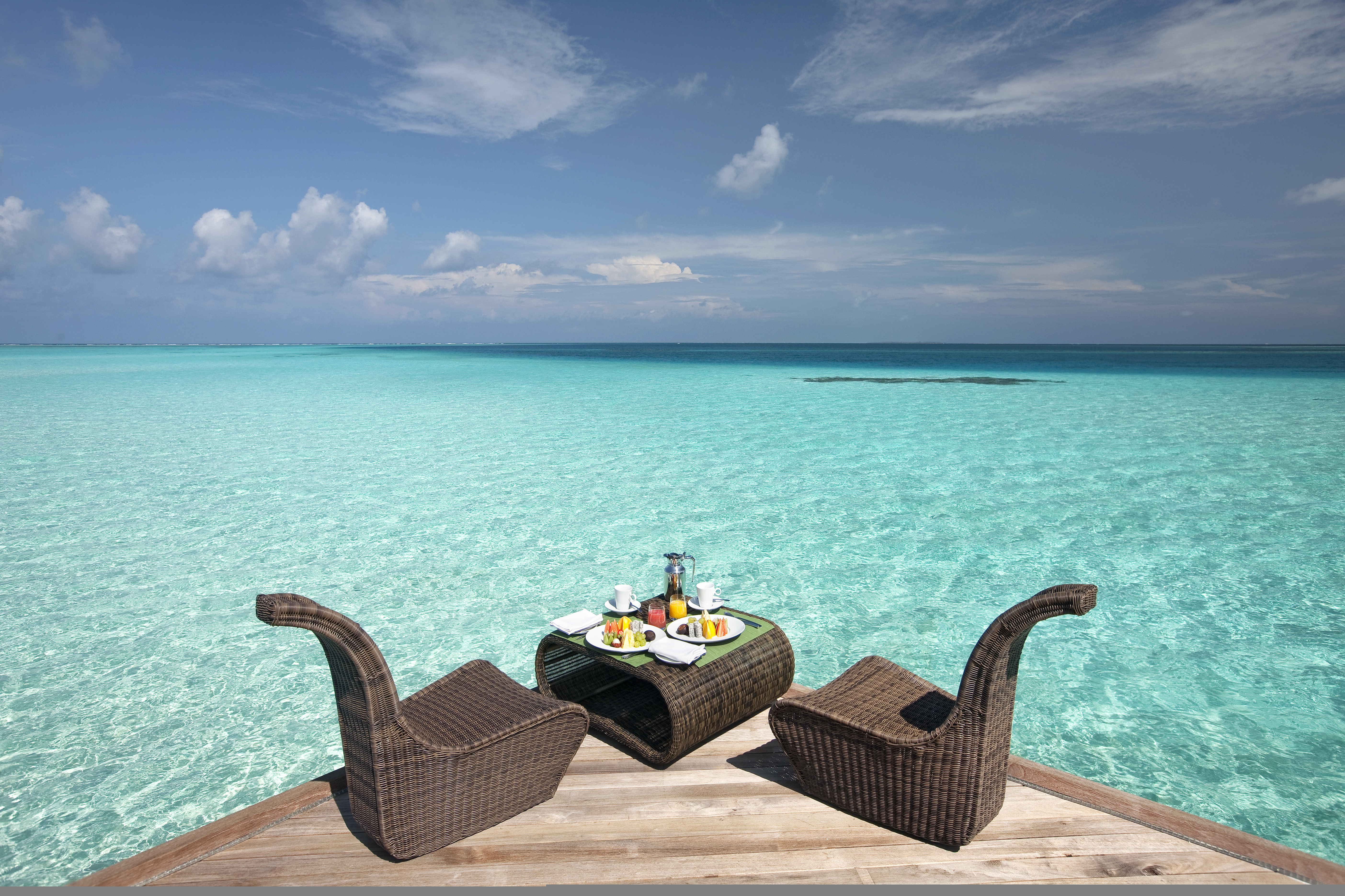 Place to relax. Парадиз остров Карибского моря. Красивый вид на море. Столик с видом на море. Красивый вид на океан.