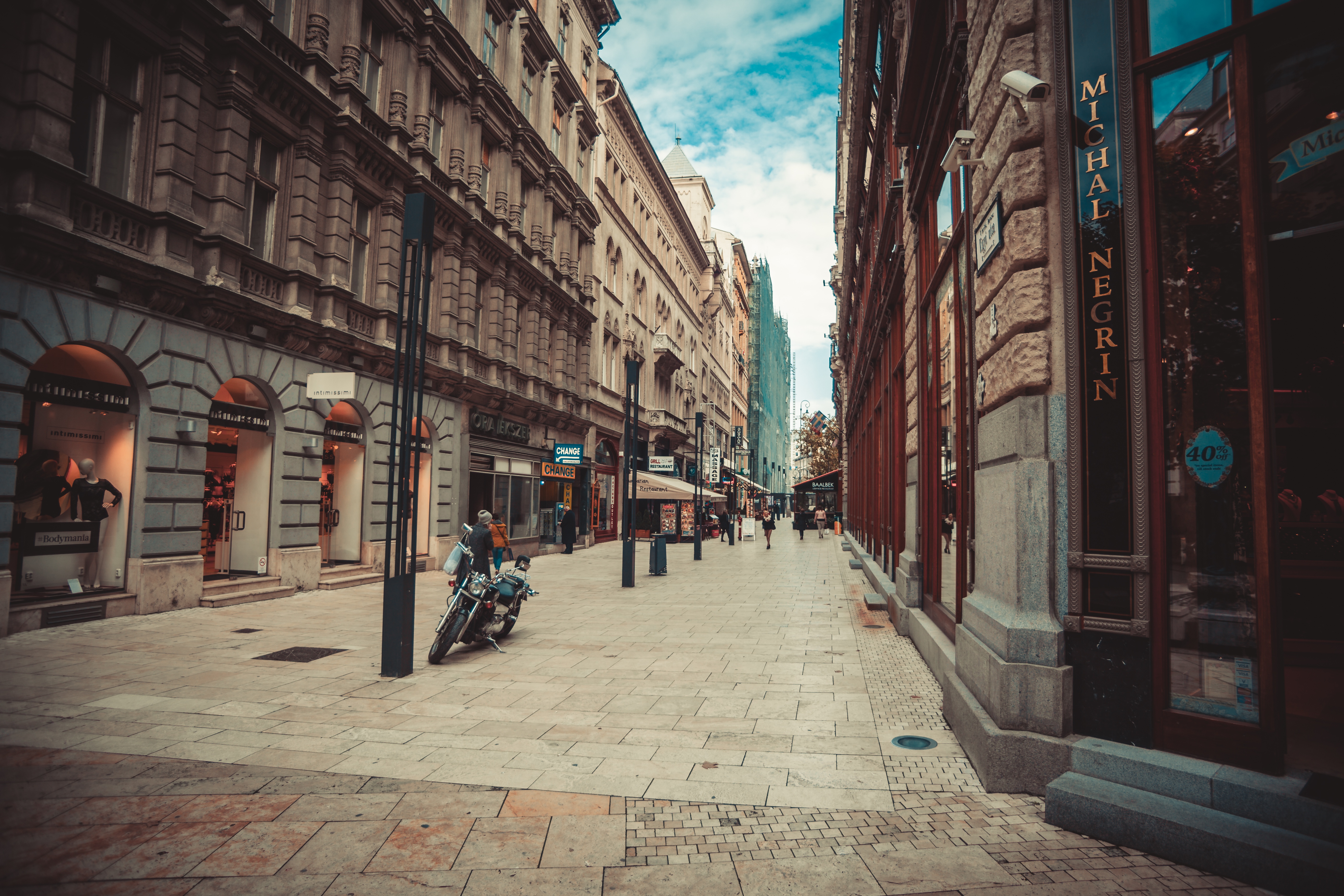 Street background. Будапешт старый город. Старинные улочки Будапешта. Будапешт улицы города. Красивые улицы.