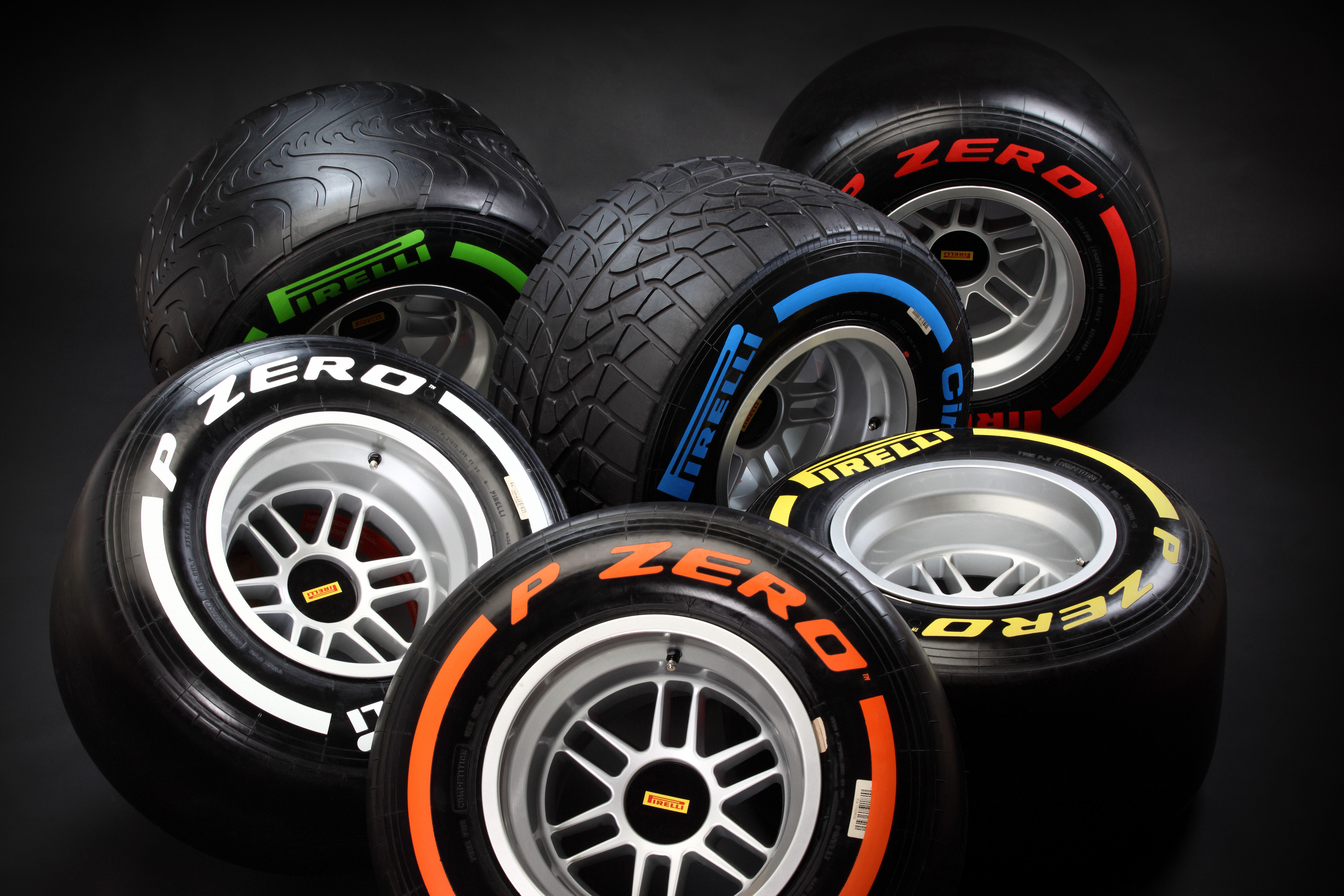 Какие колеса лучше большие или маленькие. Пирелли f1. Pirelli p Zero f1. F1 Pirelli Tyres 2022. Pirelli Formula 1.