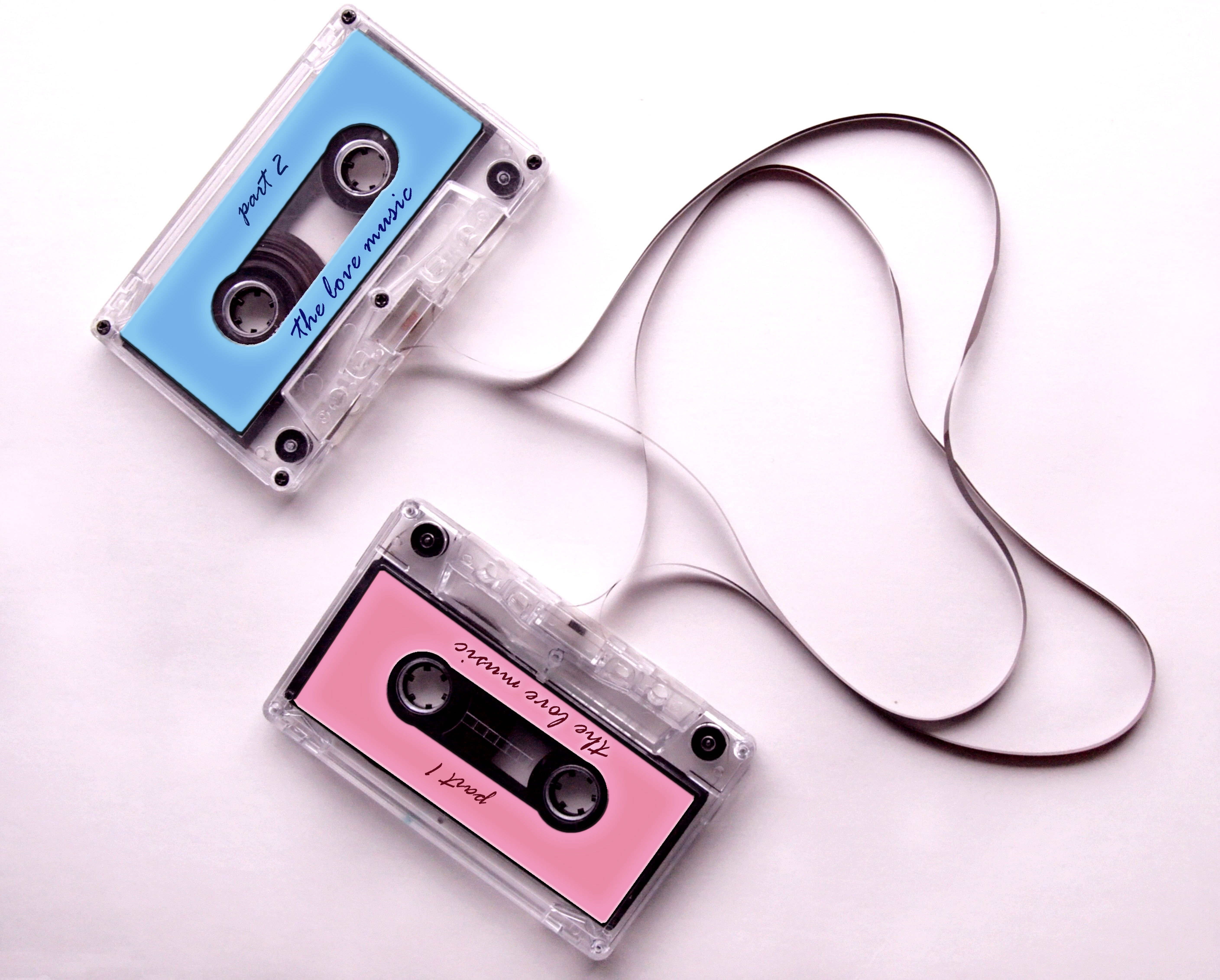 День кассеты. Магнитофонные кассеты 90-х. Компакт-кассета. Кассета для магнитофона. Старая кассета.