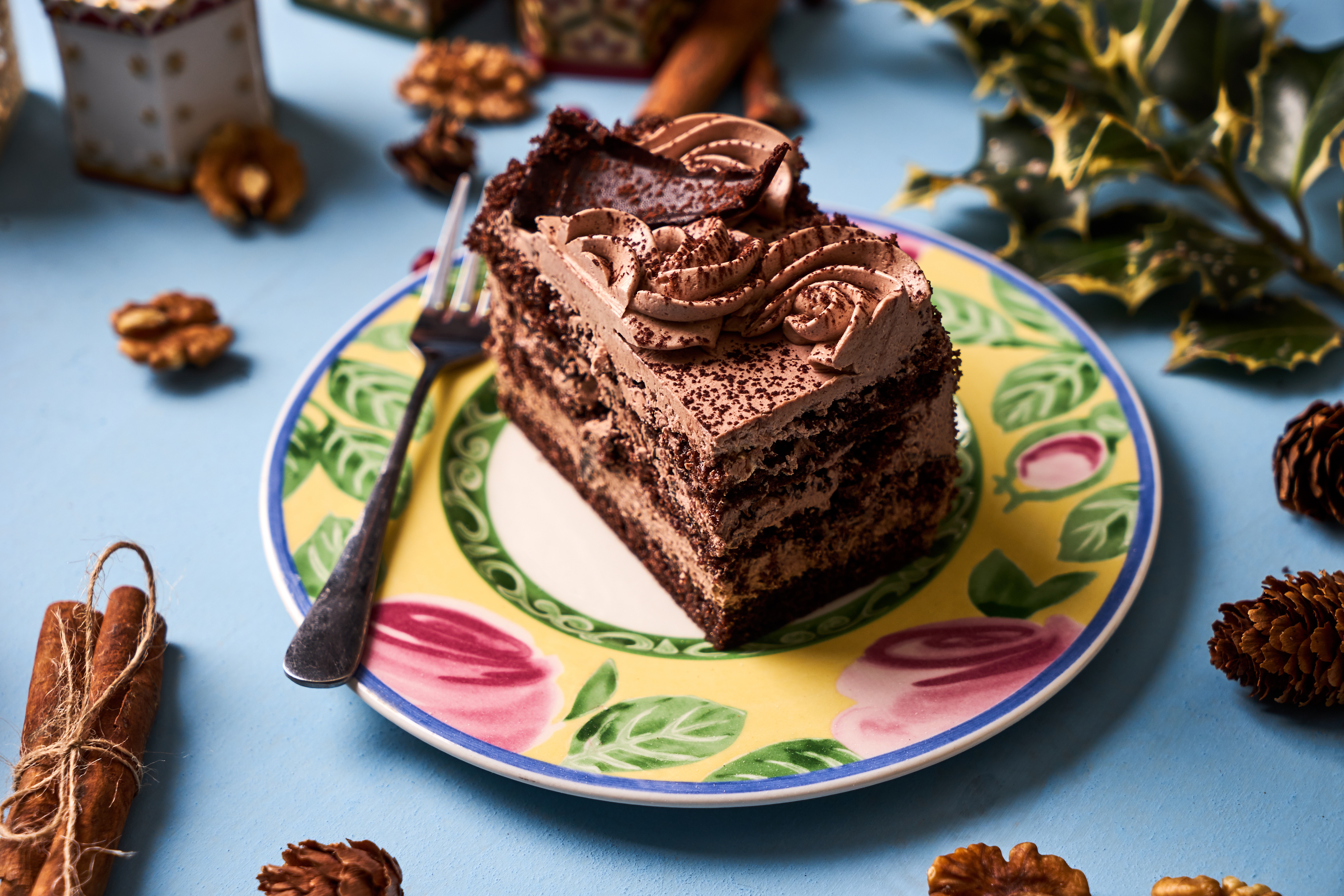 Пирожное в шоколаде. Баварский шоколад торт. Шоколадный пирожное"шоколадный бархат". Торт "шоколадное кухэ". Пирожные с шоколадом.