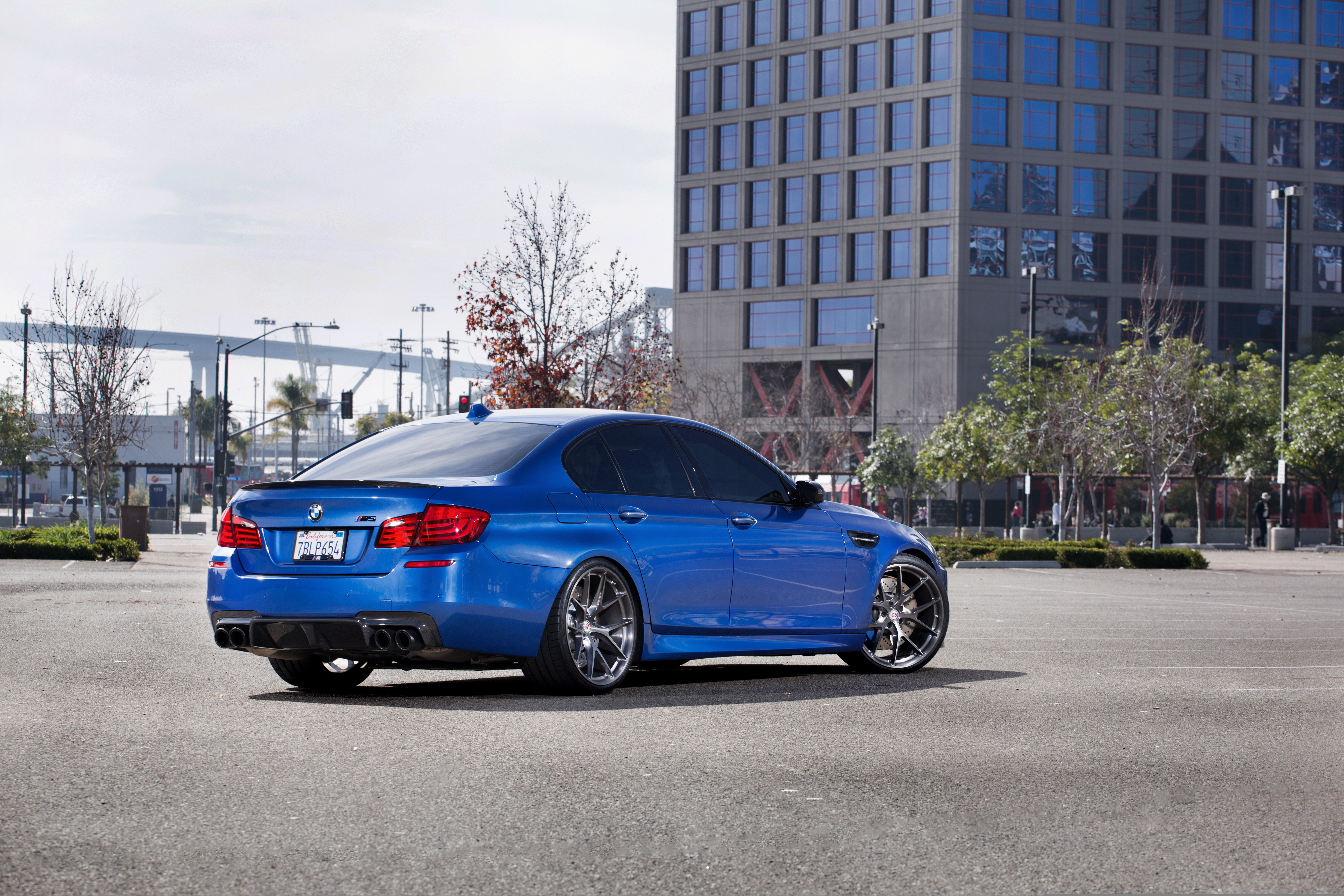 Синяя бмв м5. BMW m5 f10. BMW m3 f10. BMW m5 f10 Monte Carlo Blue. БМВ m5 f10 e60.