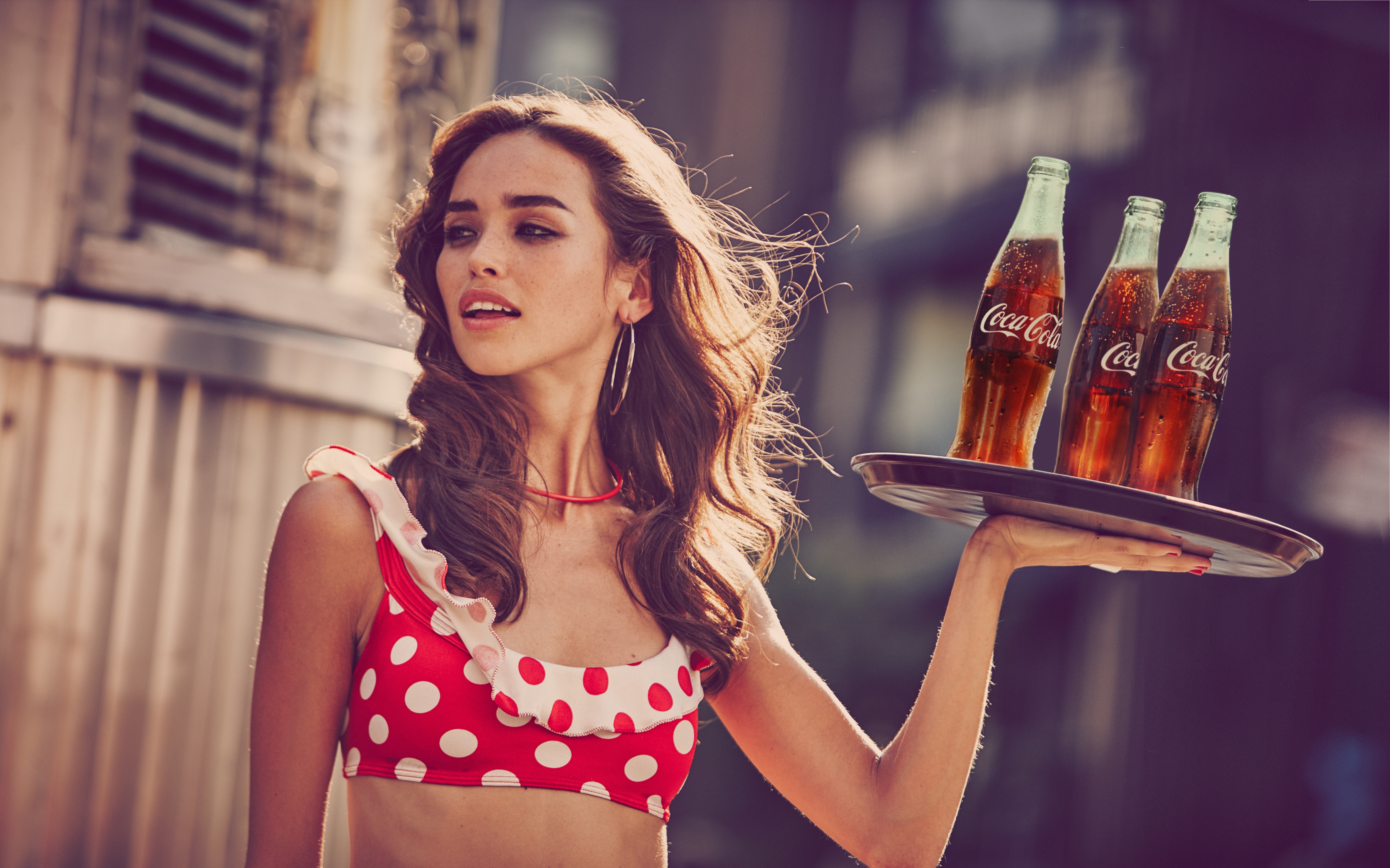 Известные рекламные ролики. Кока кола реклама. Девушка. Coca Cola реклама.