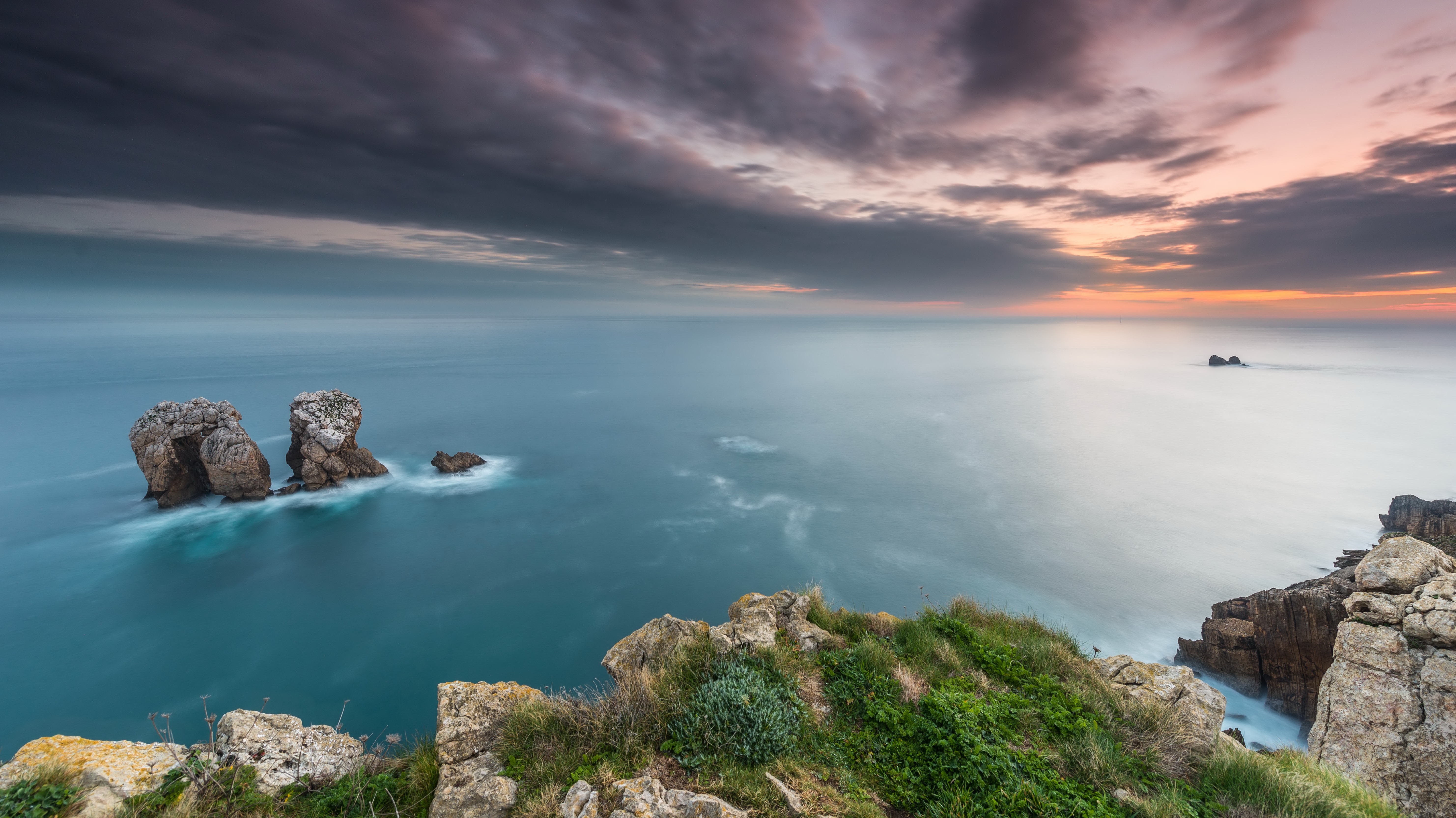 South of the sea. Вид на море. Вид на море с утеса. Вид со скалы на море. Утес над морем.