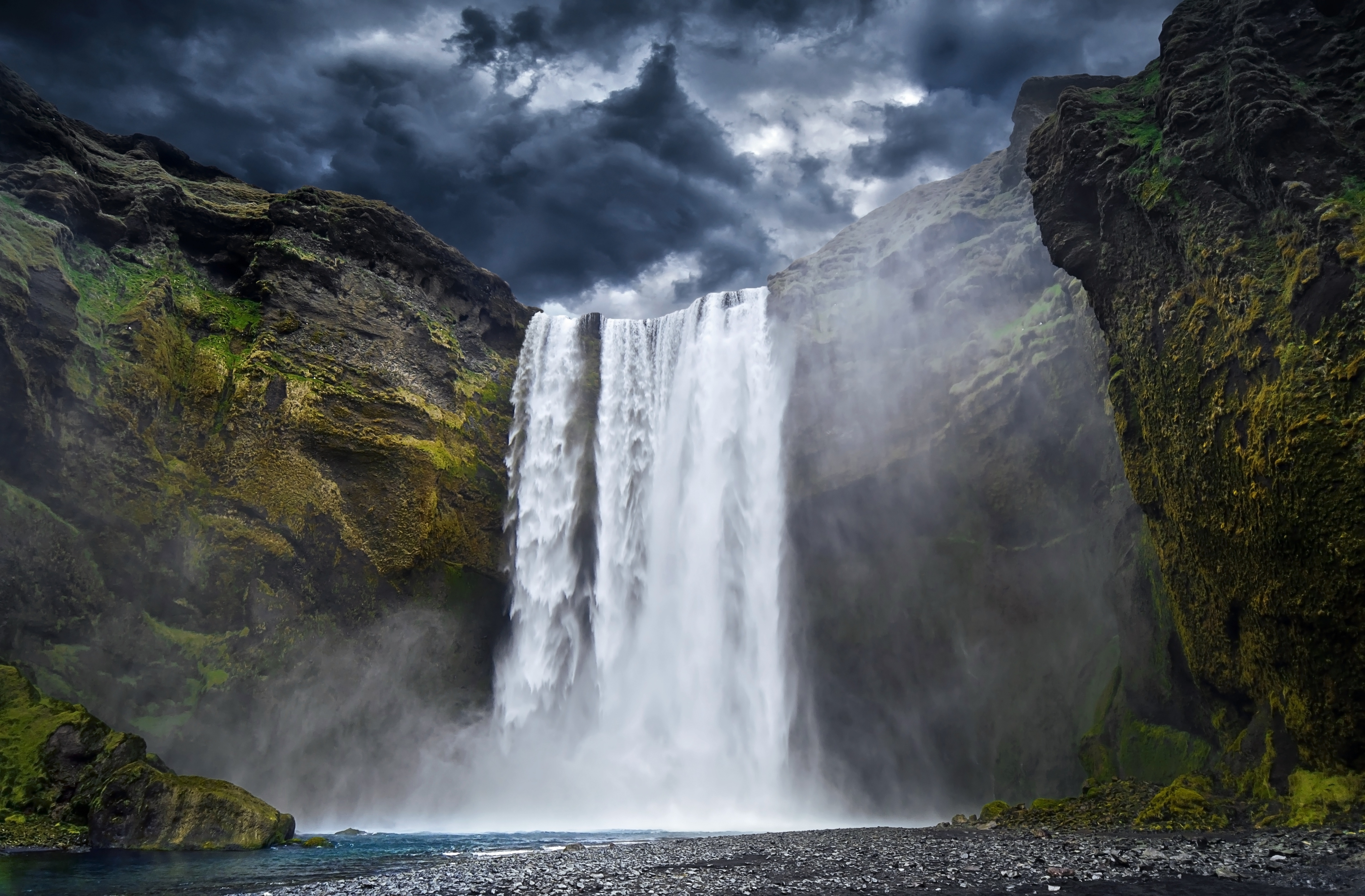 Water falls. Водопад Скоугафосс Исландия. Скалы водопад. Скоугафосс фьорды. Блоковый водопад.