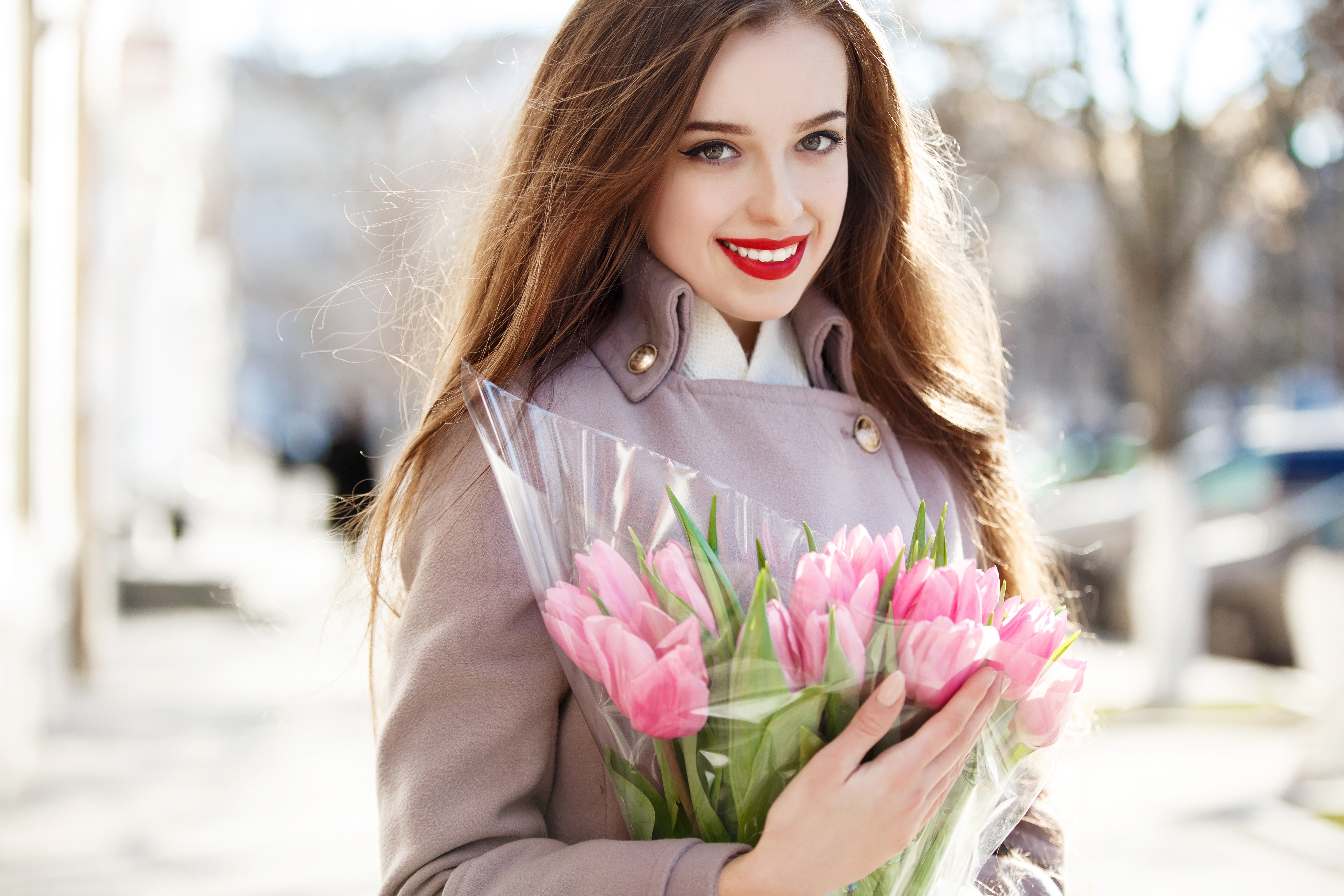 Фотос. Соня Белова. Девушка с весенними цветами. Девушка с тюльпанами. Букет 