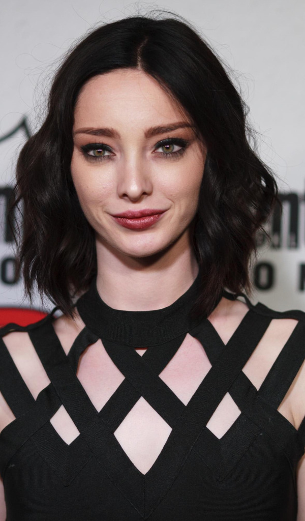 Emma Dumont Images