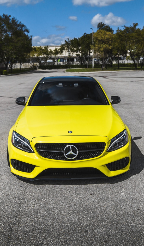 Mercedes Benz AMG c63 Р¶РµР»С‚С‹Р№