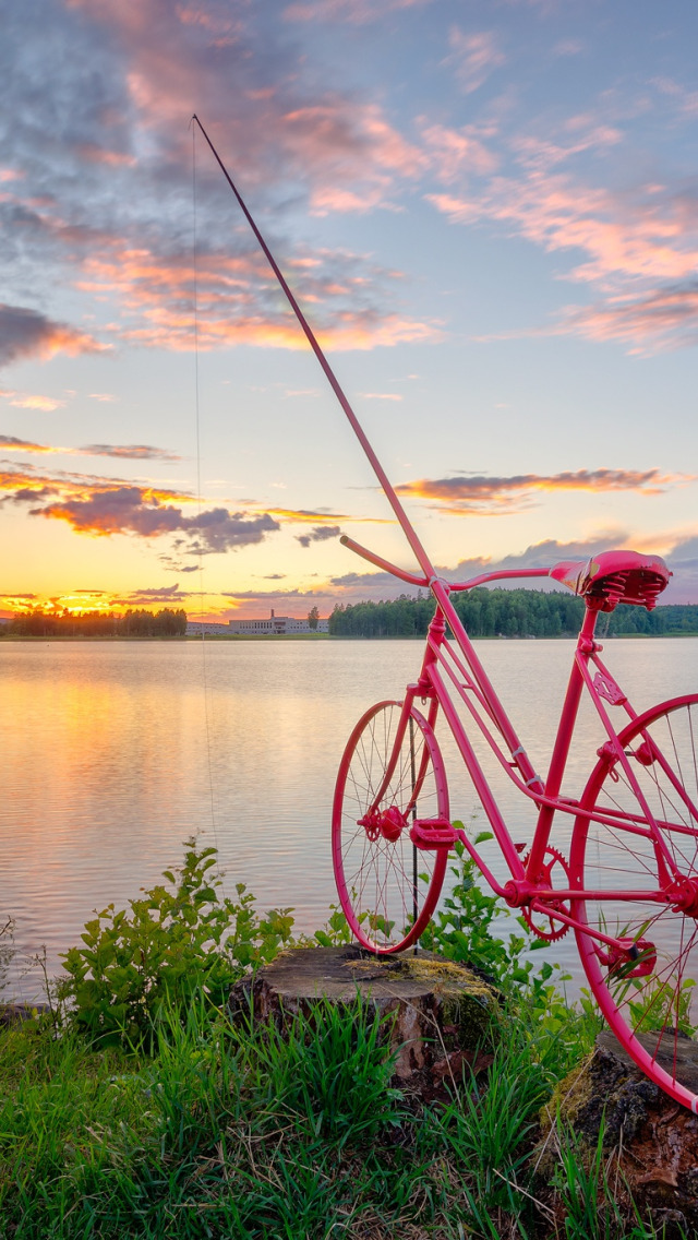 River bike. Велосипед у реки. Велосипед у озера. Норвежский велосипед. Норвегия велосипеды.