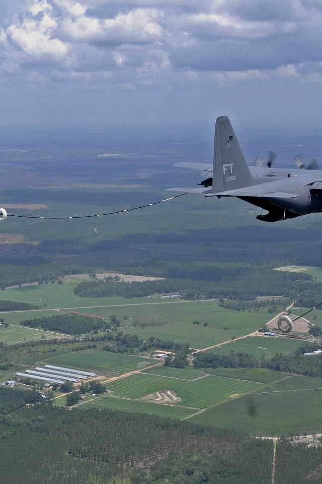 Download wallpaper helicopter, GA, air refueling, Air Force Base, C-130 ...