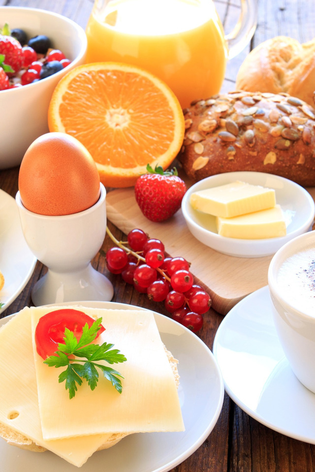 в какое время лучше есть те или иные продукты. завтрак сыр и кофе. сыр фермерский. утренний завтрак сыр. континентальный завтрак.