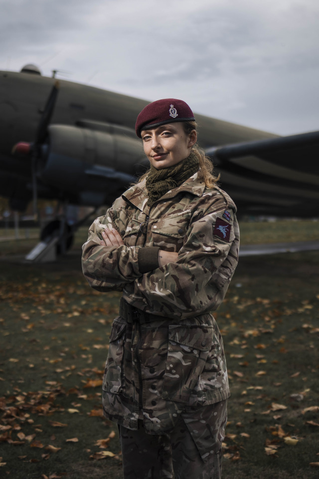 Download wallpaper Girl, Britain, Soldiers, Douglas C-47 Skytrain ...