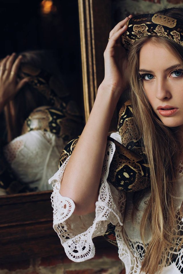 Download wallpaper girl, face, model, snake, makeup, mirror, wild ...