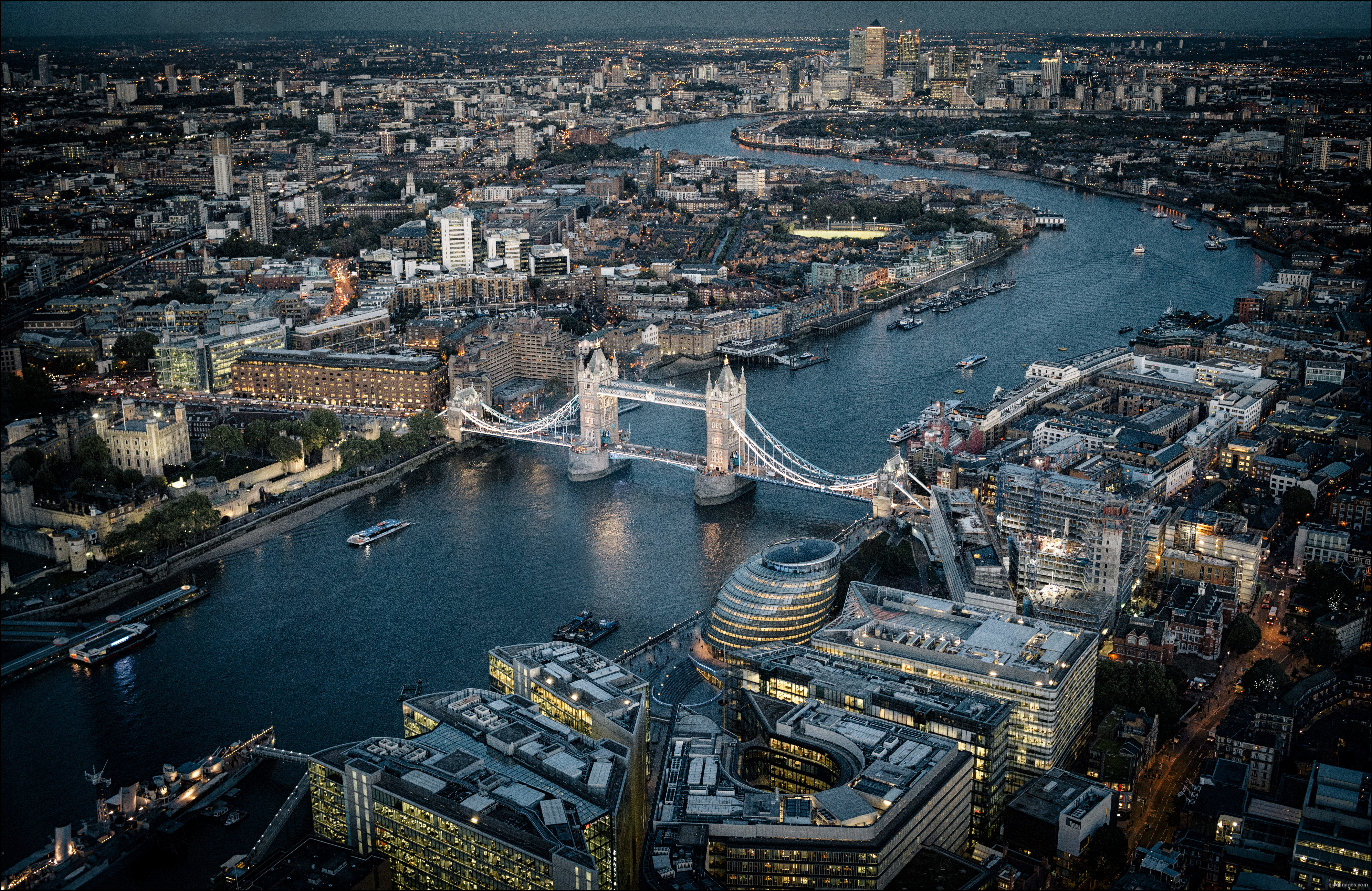 Северная столица англии. Великобритания Темза. River Thames Лондон. Лондонская река Темза. Темза Лондон река Великобритания город.