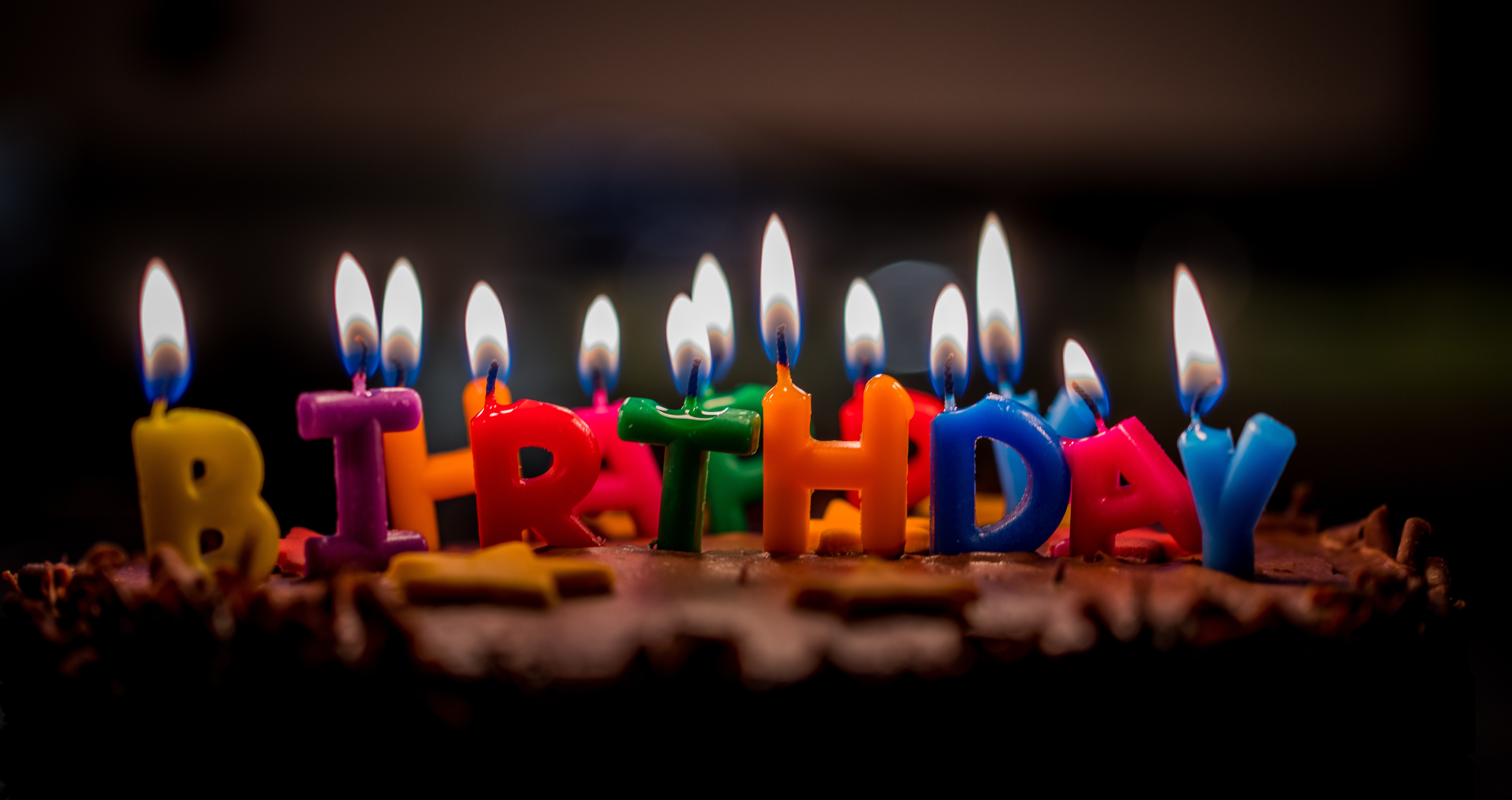 26 картинка день рождения. Торт со свечками. С днем рождения. Тортик со свечами. Свеча в торт "с днем рождения".