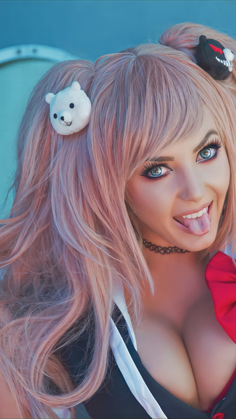 Download wallpaper girl, eyes, model, cosplay, pose, portrait, Jessica Nigri,  section girls in resolution 824x1464