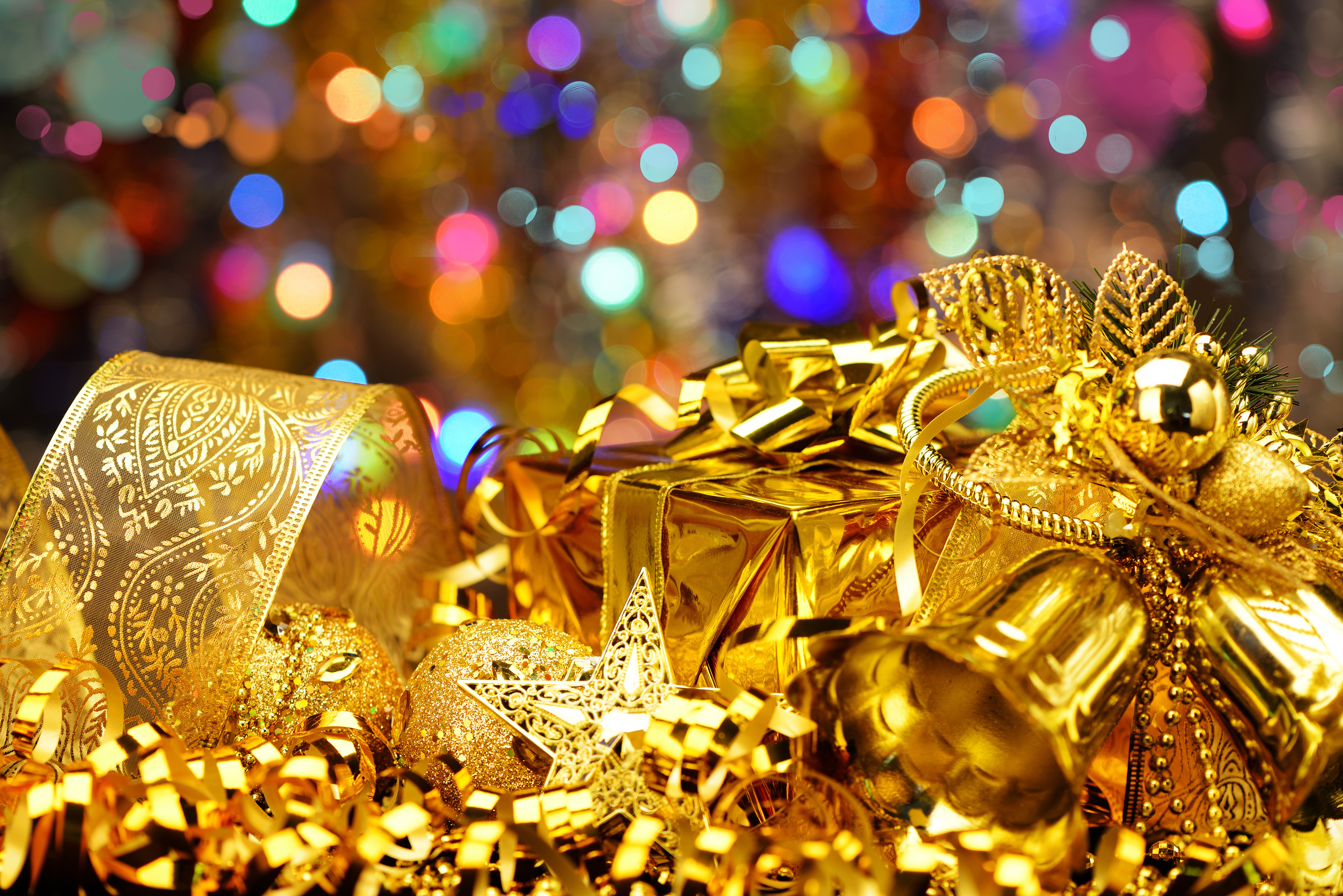 Новые картинки. Новогодние обои. Праздничные новогодние картинки на рабочий стол. Новогодние украшения золото. Золотой новый год.