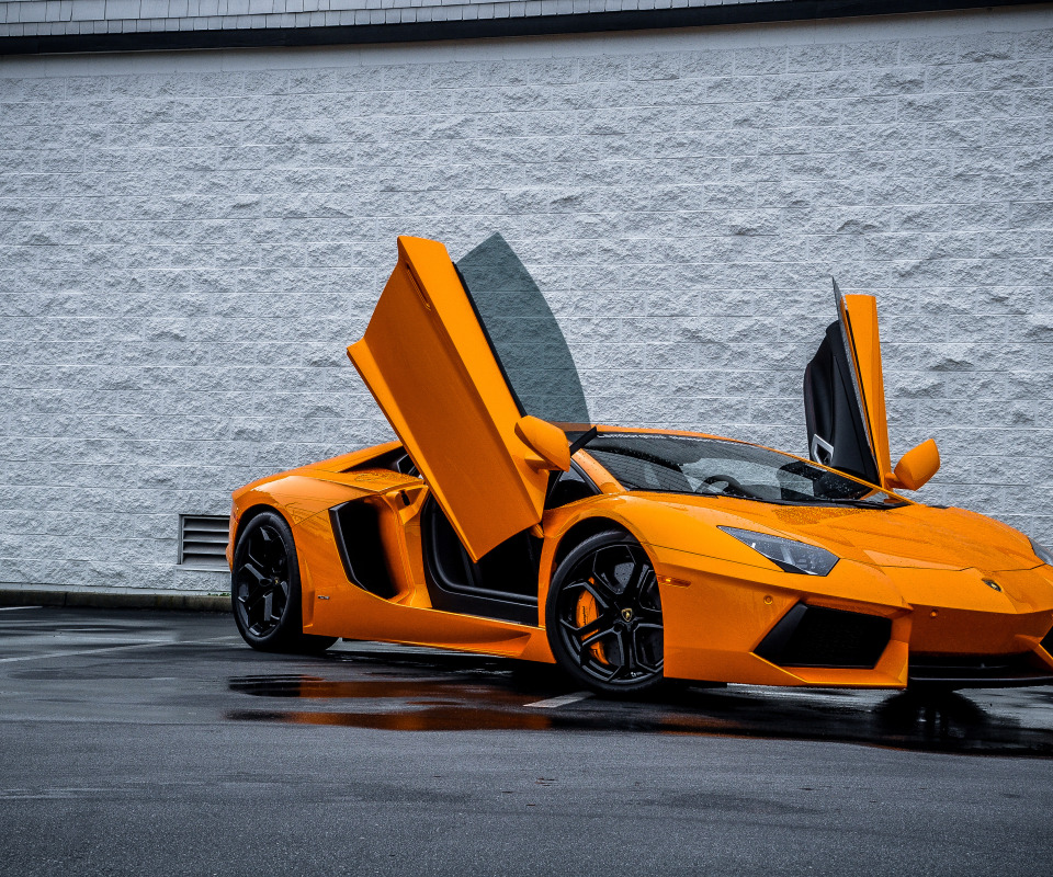 Lamborghini Aventador оранжевая