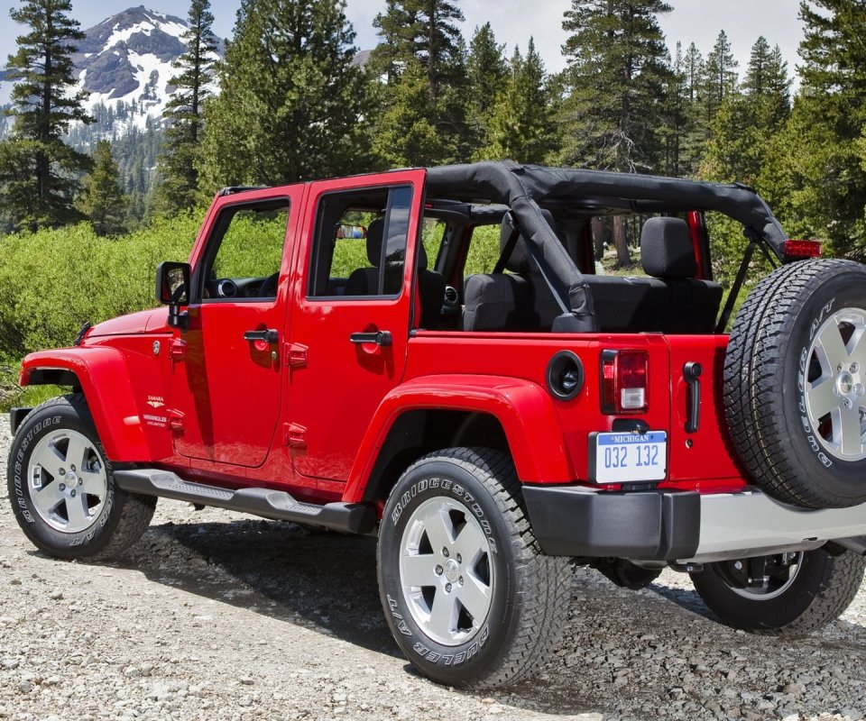 Jeep.com Rear Look Download wallpaper trees, mountains, red, SUV, Jeep, rear view, Sahara ...