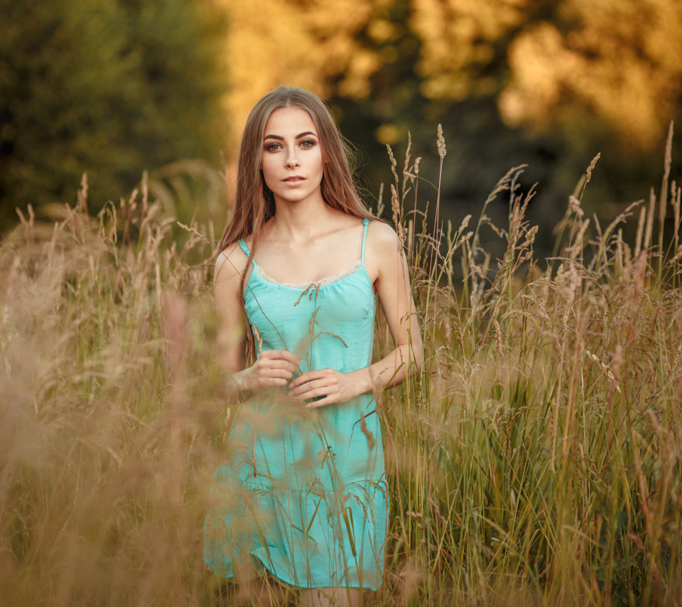 Download wallpaper field, summer, grass, look, girl, face, smile, mood ...