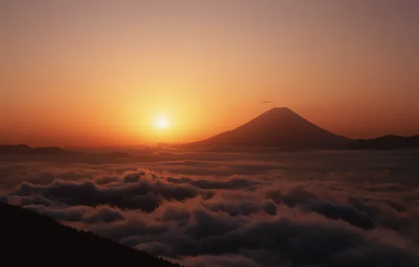 Picture table, the volcano, above the clouds, Wallpapers