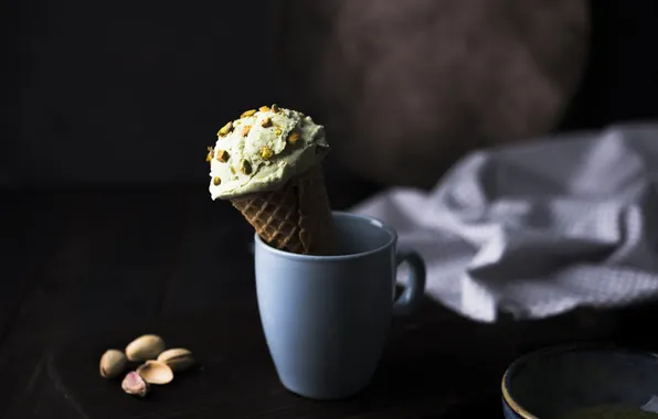Picture nuts, icecream, pistachio