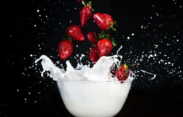 Picture squirt, berries, milk, strawberry