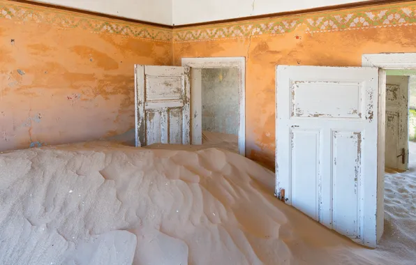Sand, room, door
