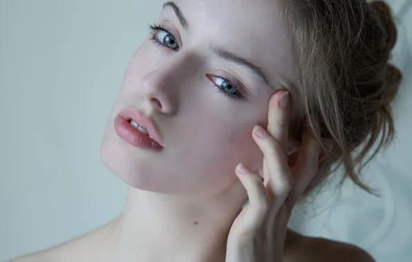 Picture sponge, teeth, curls, Greta Larosa