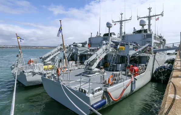 Ships, Portsmouth, minesweepers